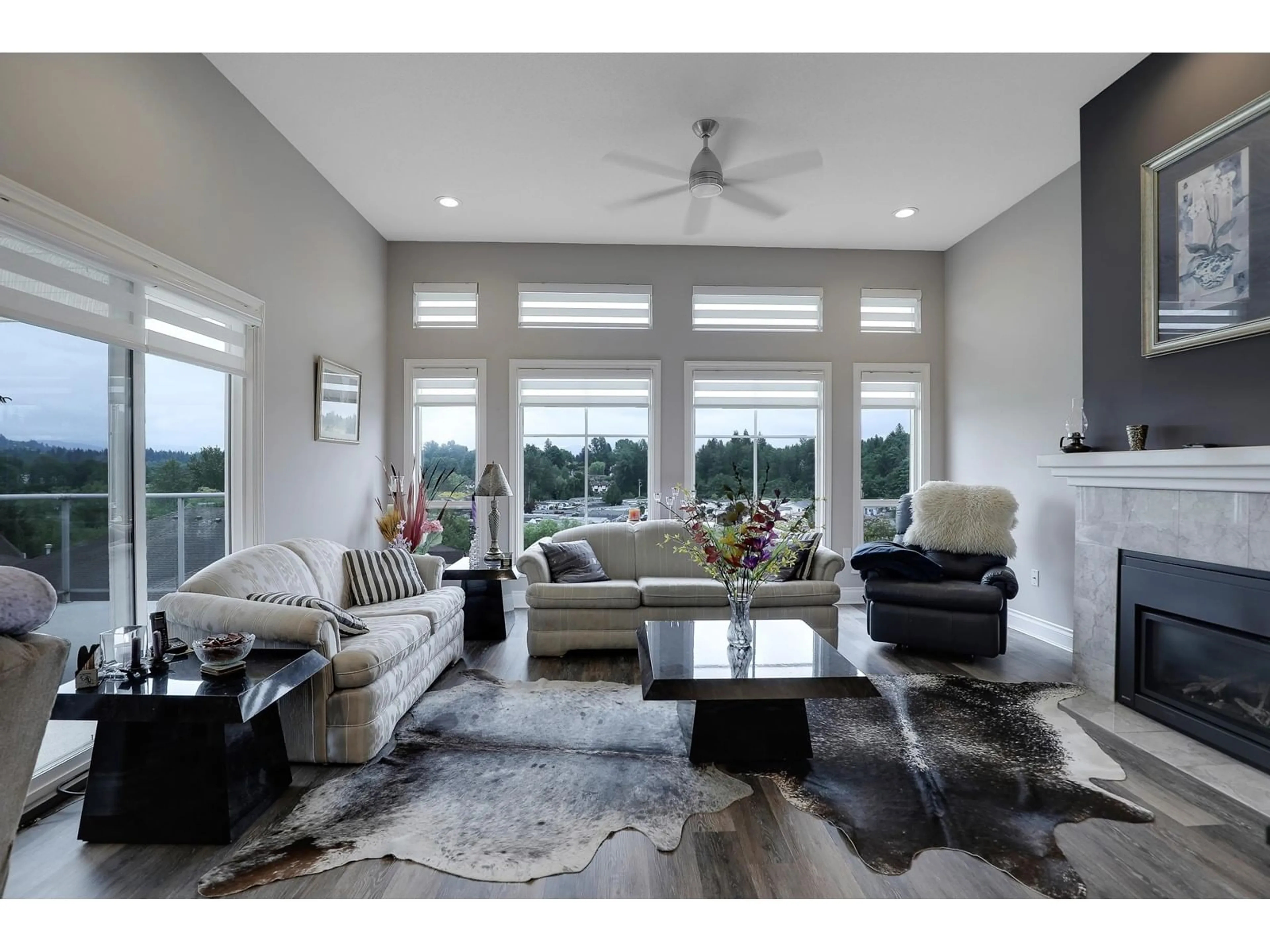 Living room with furniture, unknown for 17 - 3354 HORN, Abbotsford British Columbia V2S7L3