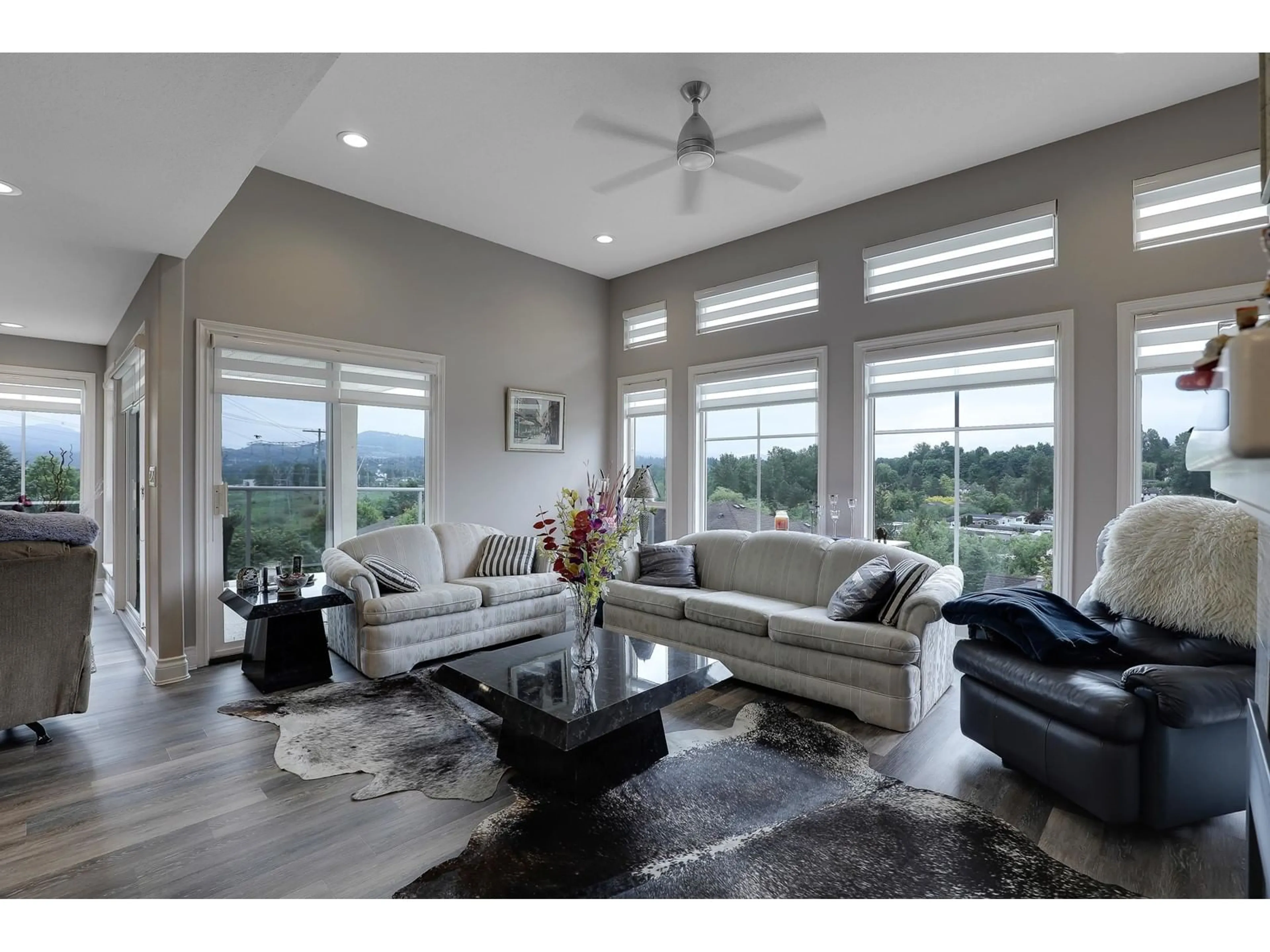 Living room with furniture, unknown for 17 - 3354 HORN, Abbotsford British Columbia V2S7L3