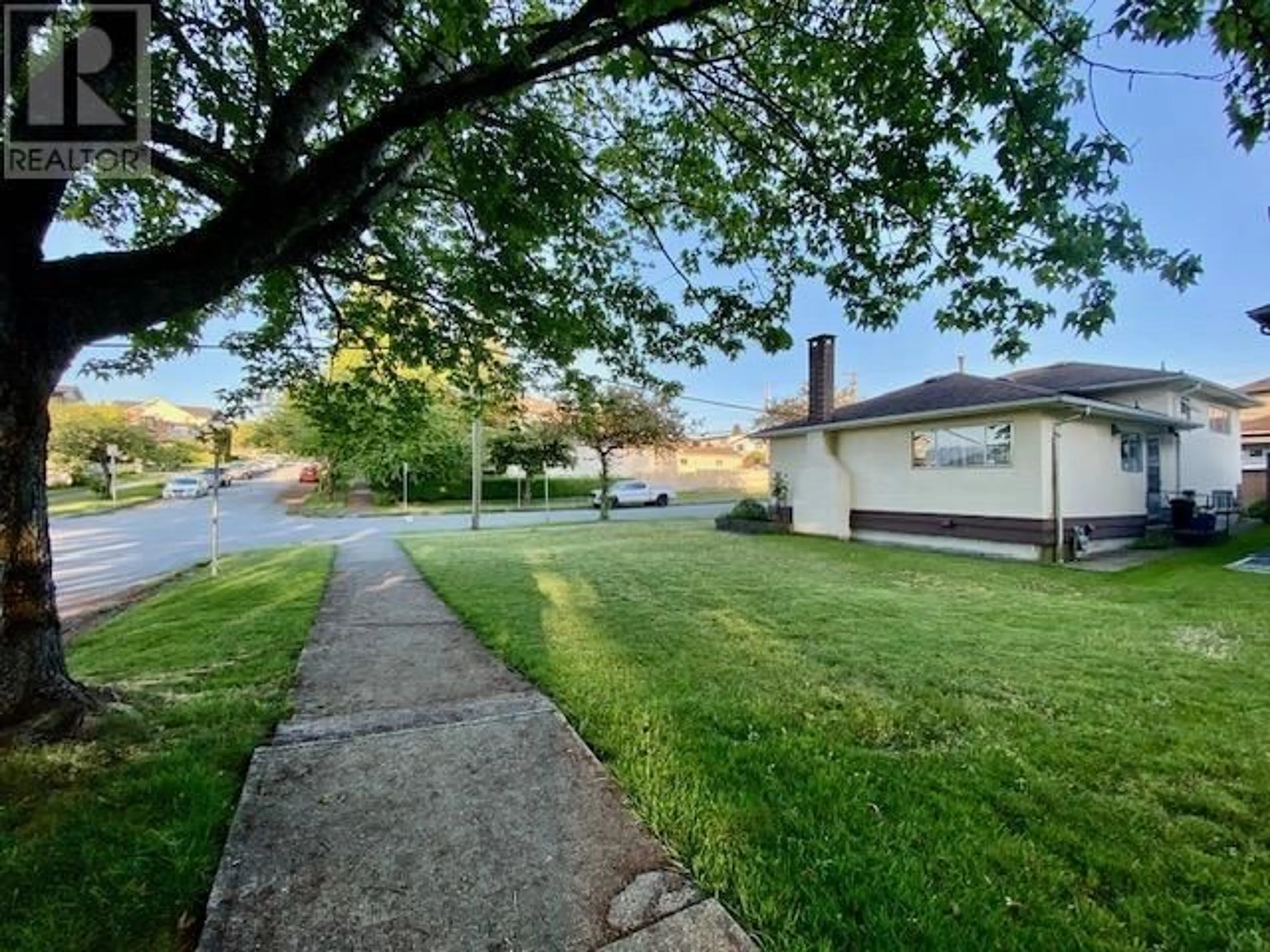 A pic from outside/outdoor area/front of a property/back of a property/a pic from drone, street for 3925 PENTICTON STREET, Vancouver British Columbia V5R1X7