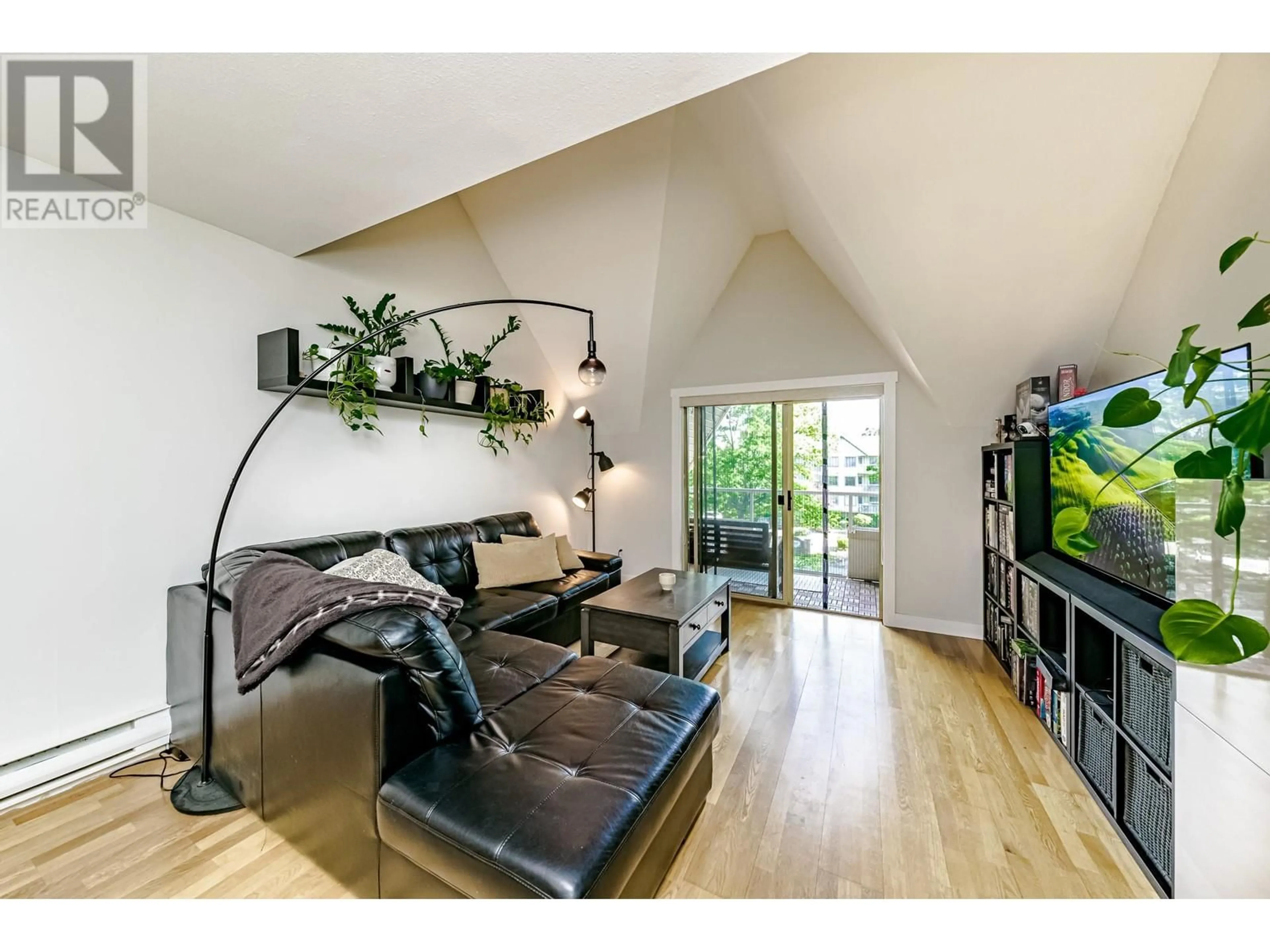 Living room with furniture, wood/laminate floor for 302 - 19241 FORD ROAD, Pitt Meadows British Columbia V3Y2N4
