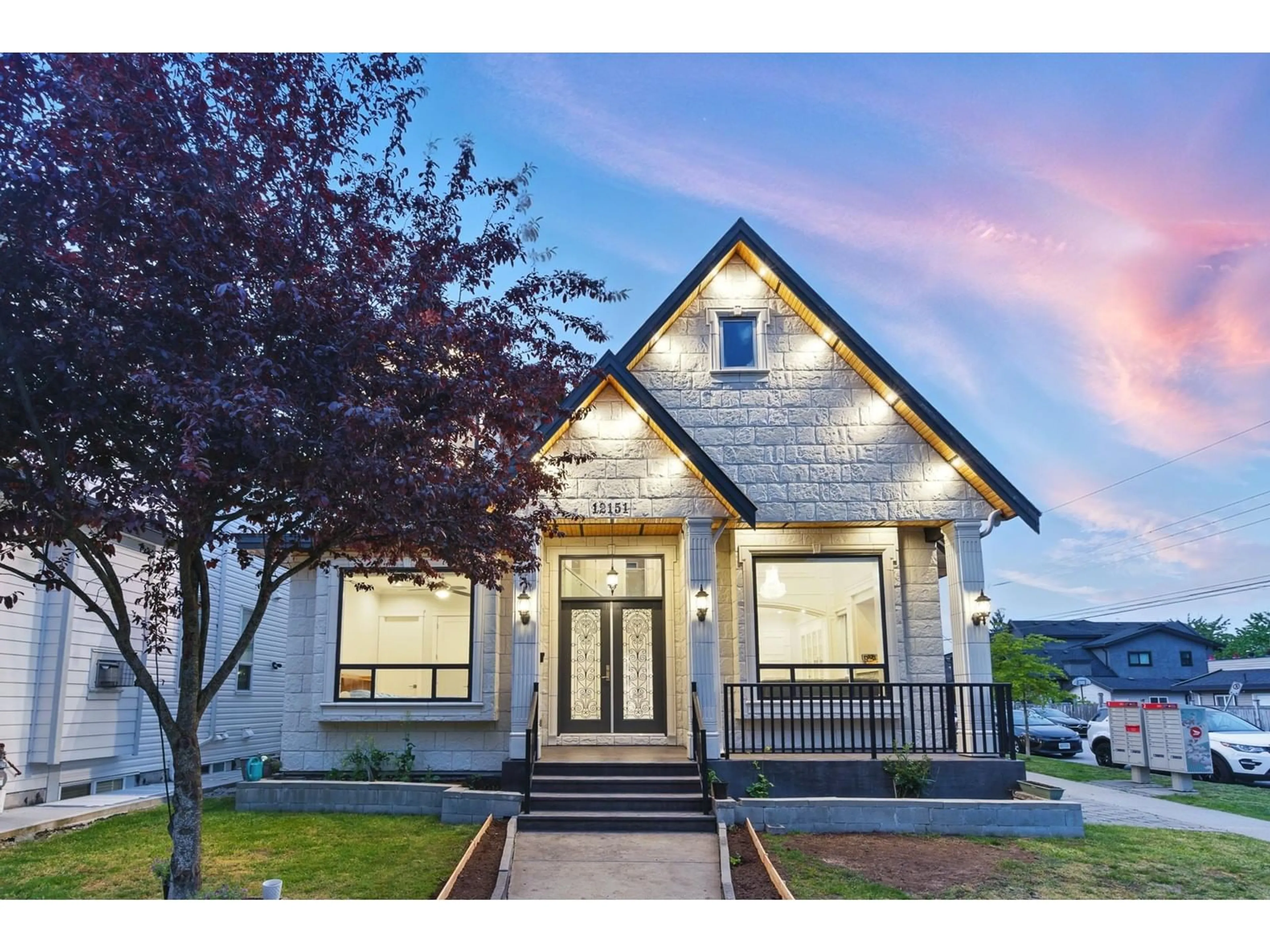 Home with vinyl exterior material, unknown for 12151 66, Surrey British Columbia V3W1Z8