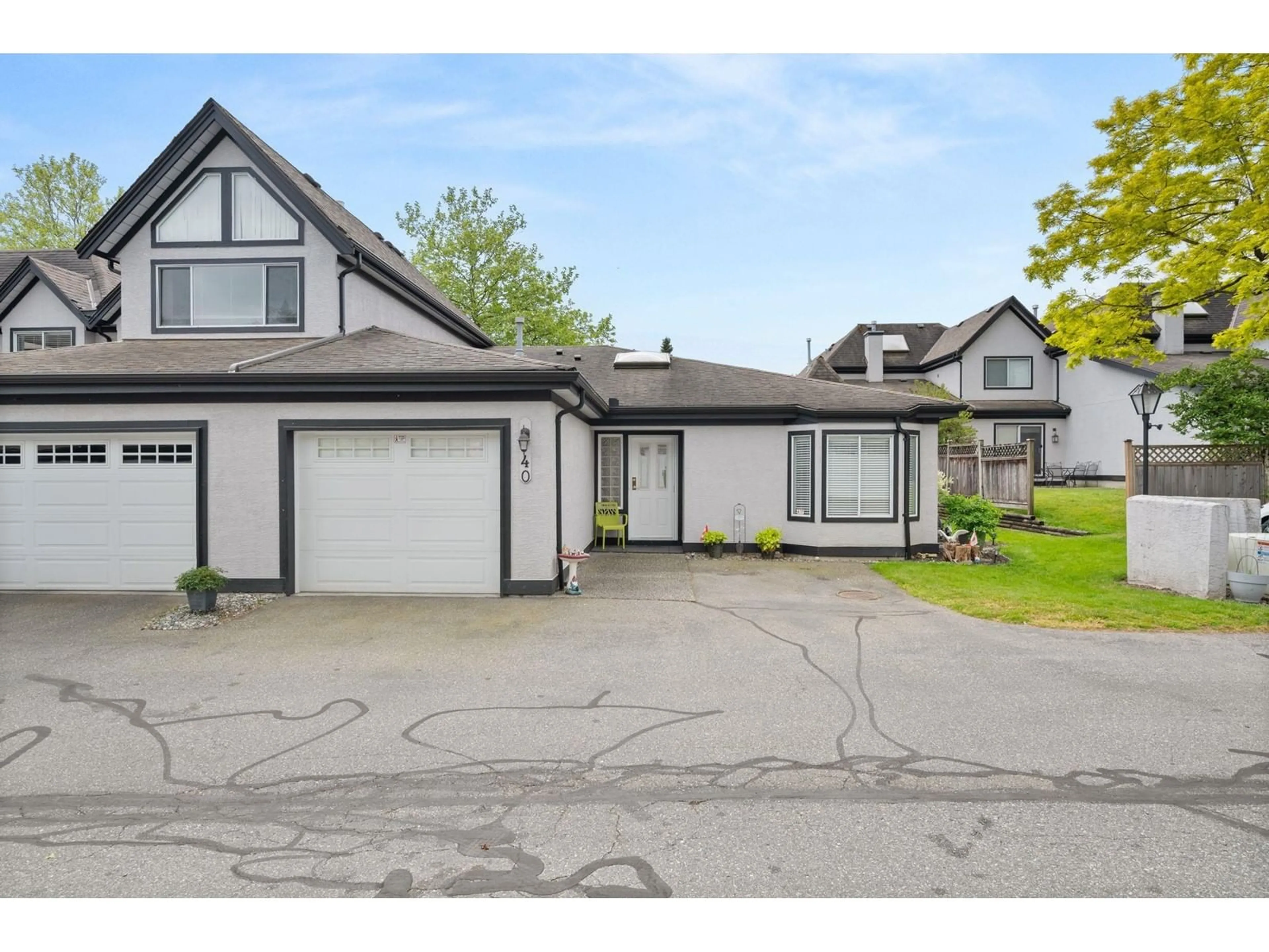 Unknown for 40 - 8567 164, Surrey British Columbia V4N3K4
