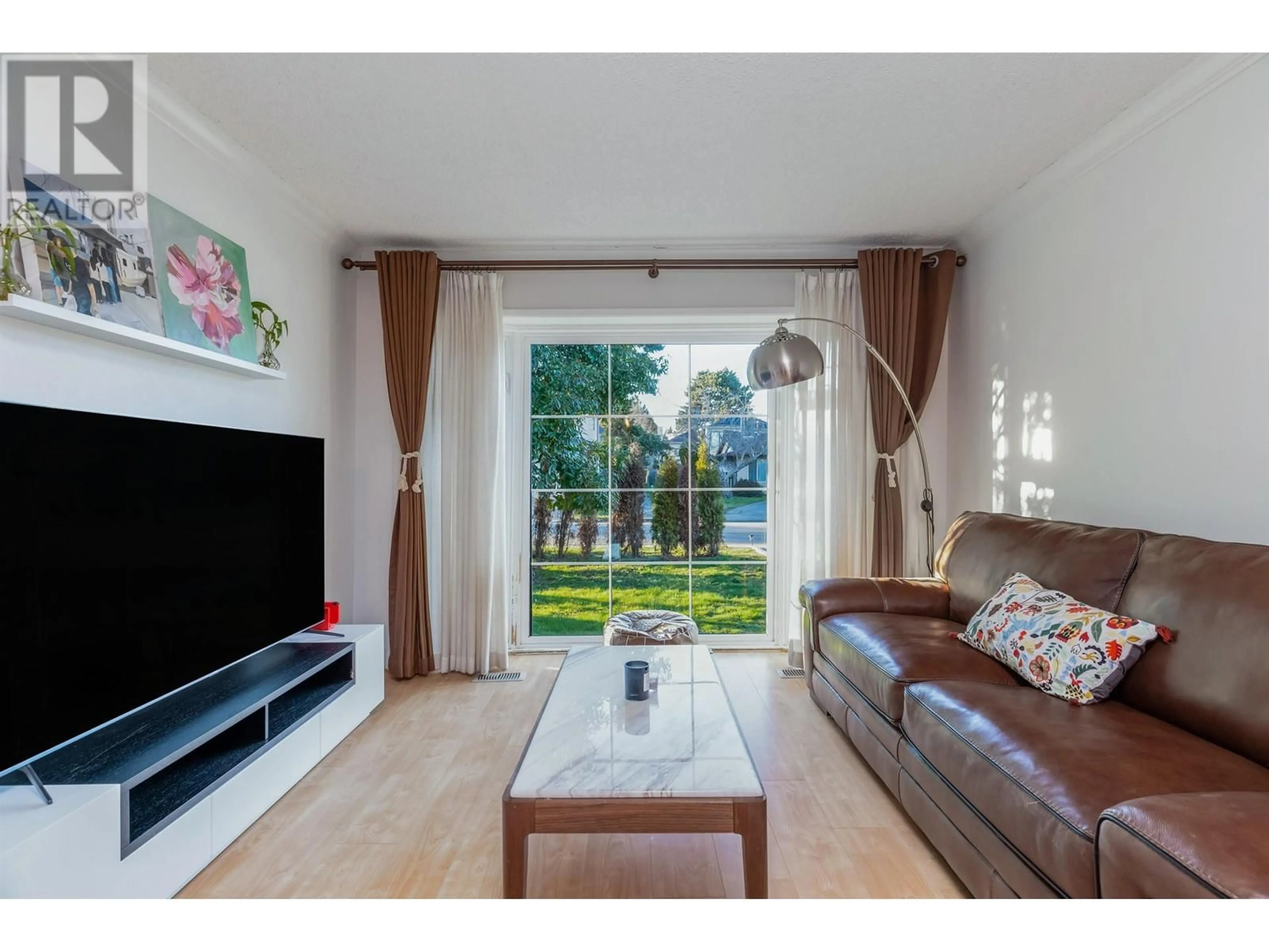 Living room with furniture, unknown for 6180 TASEKO CRESCENT, Richmond British Columbia V7C2N5