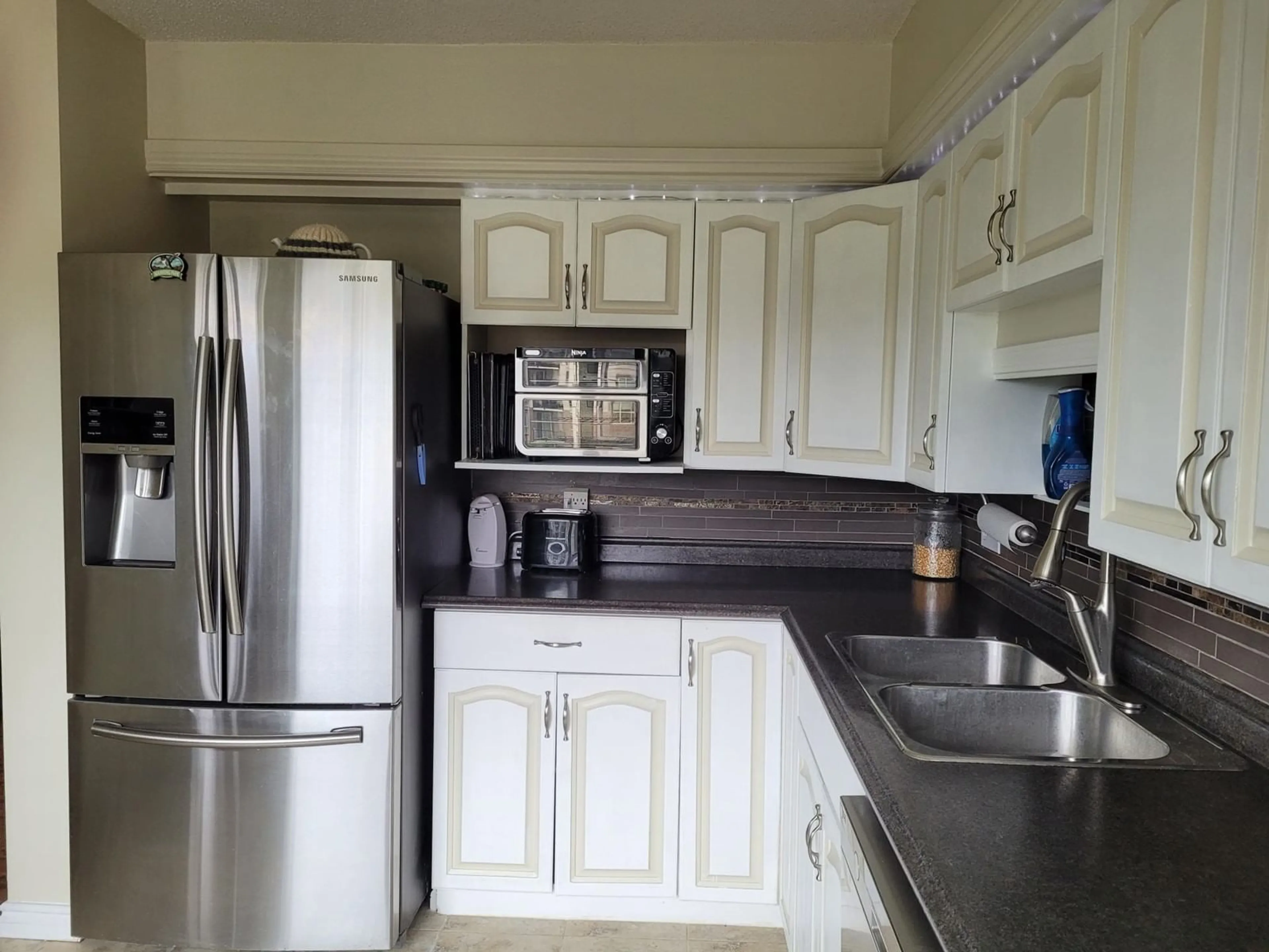 Standard kitchen, ceramic/tile floor for 403 - 3150 GLADWIN, Abbotsford British Columbia V2T5S9