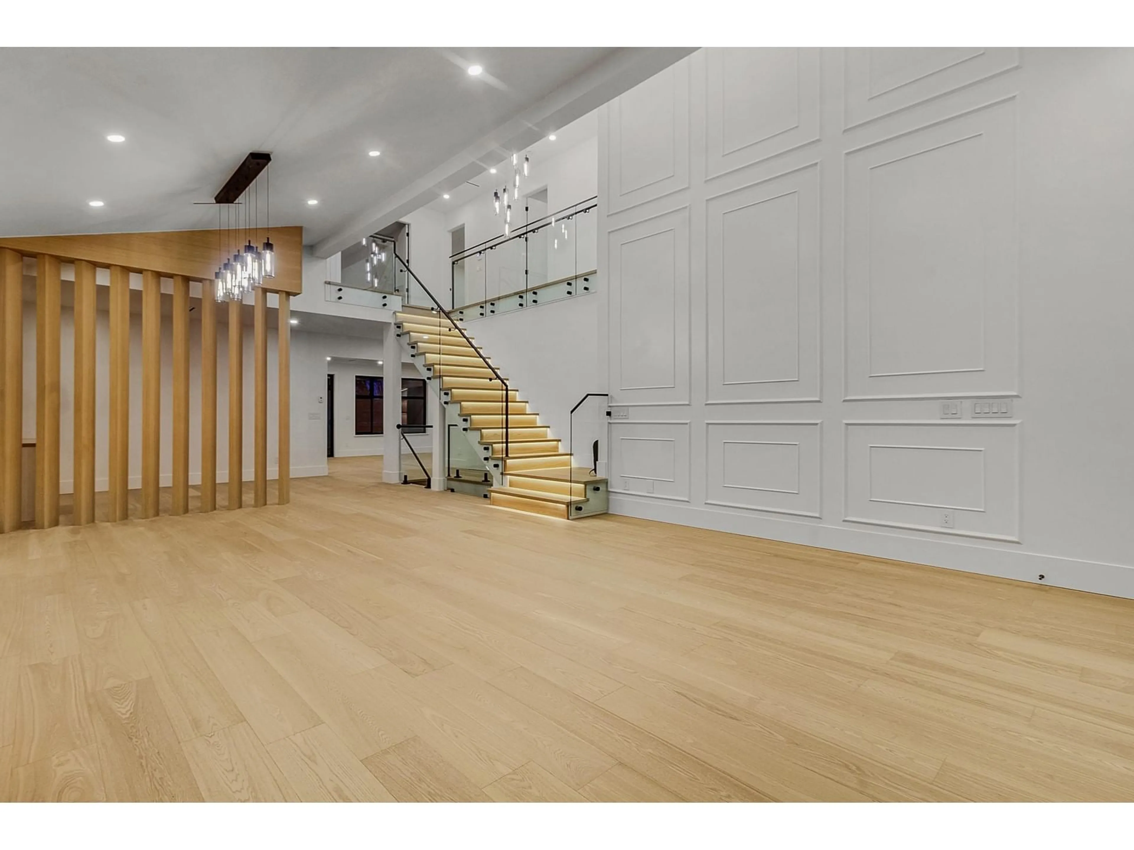 Indoor foyer for 6082 172, Surrey British Columbia V3S3Z7