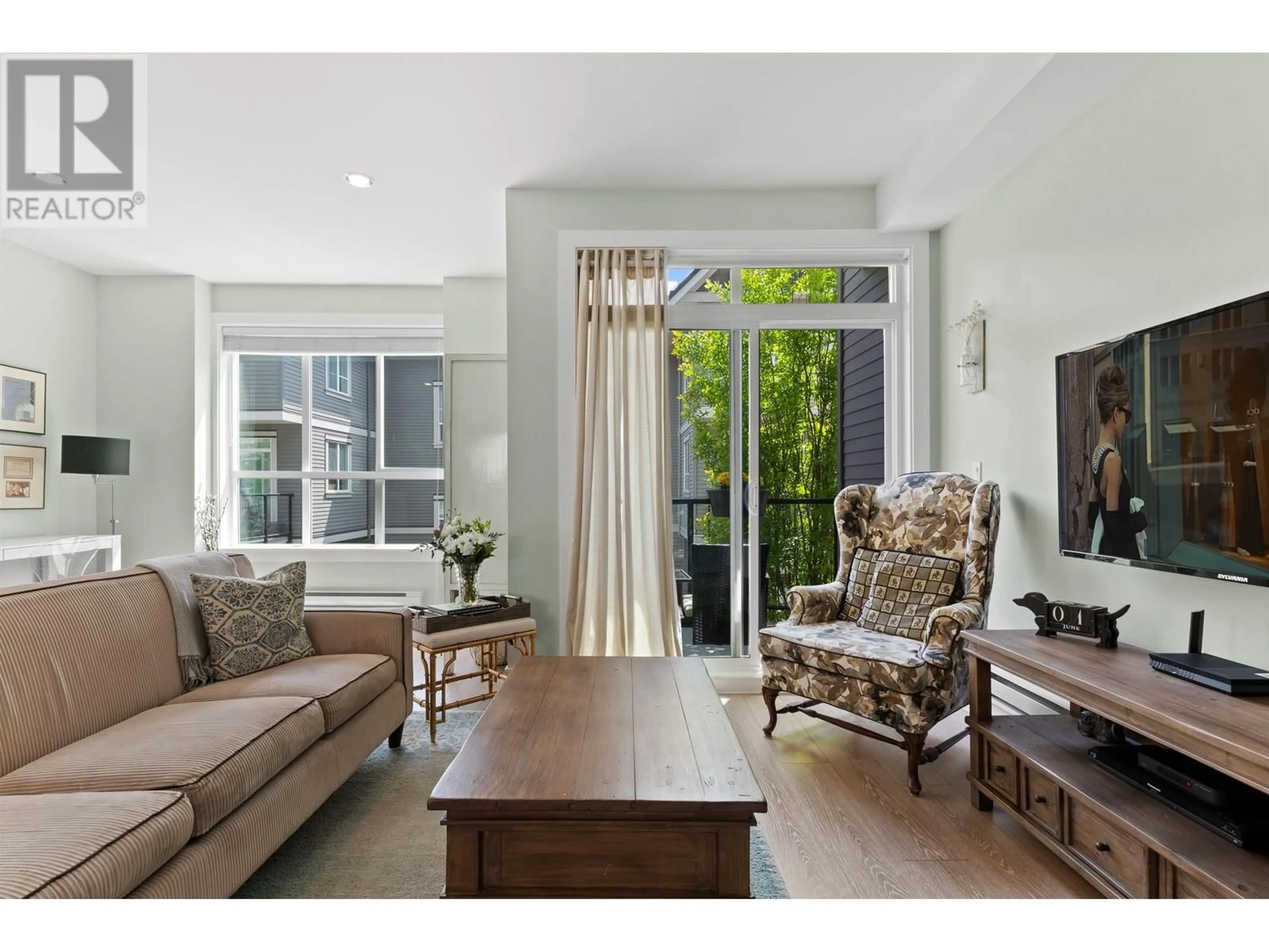 Living room with furniture, unknown for 4 - 4949 47A AVENUE, Delta British Columbia V4K1T6