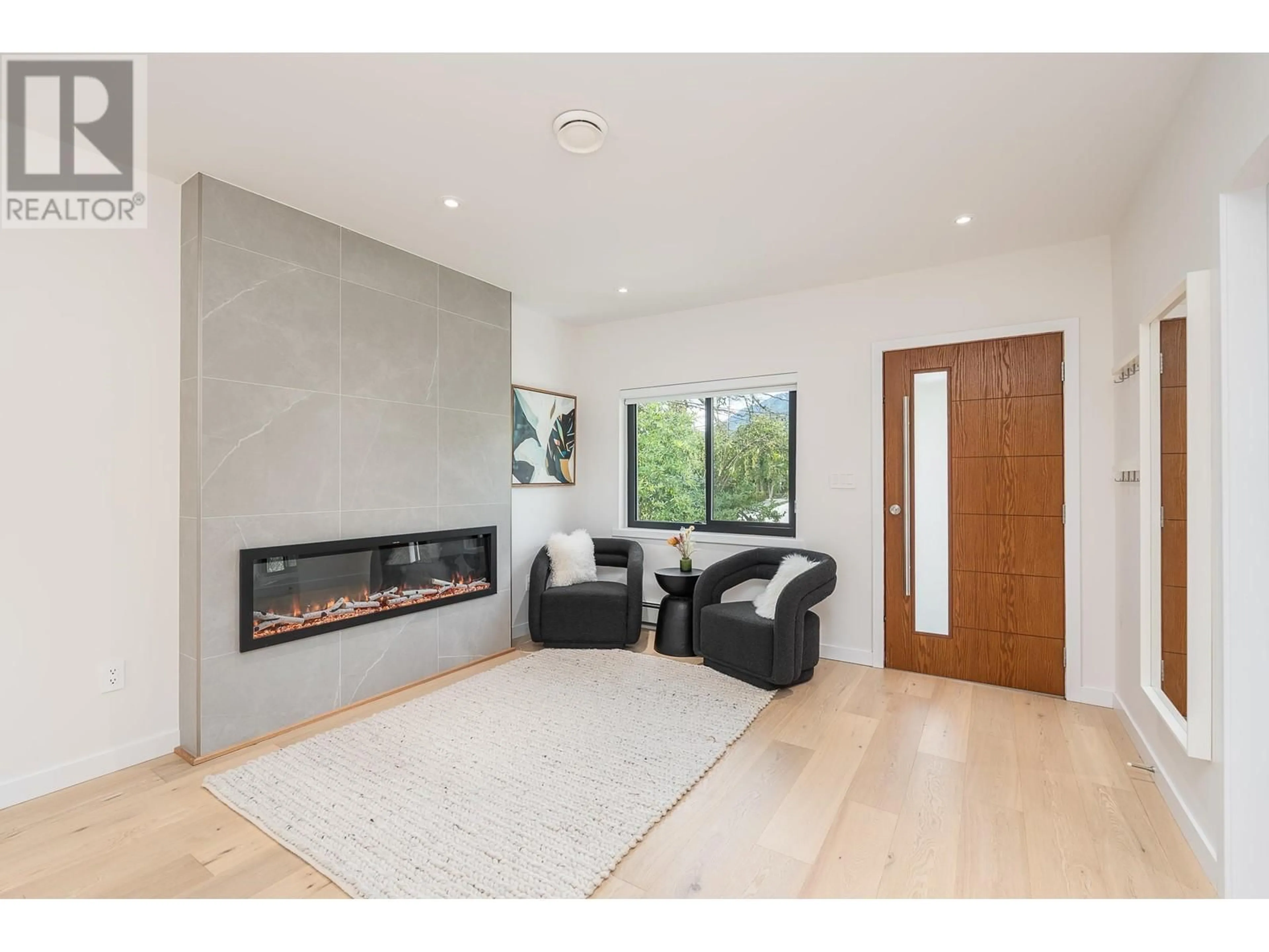 Unknown for 293 WINDSOR ROAD, North Vancouver British Columbia V7N2N2