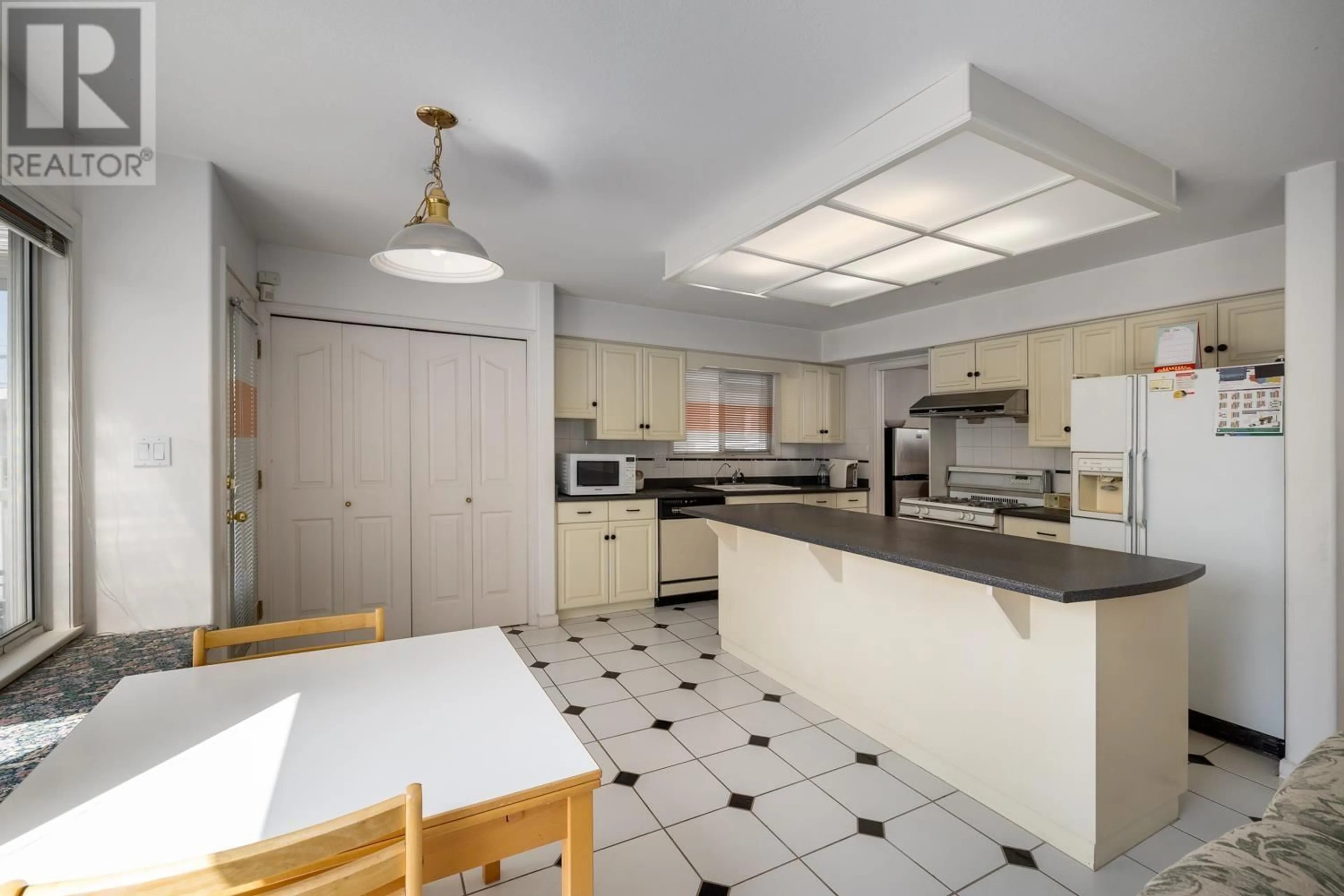 Standard kitchen, ceramic/tile floor for 108 46 AVENUE, Vancouver British Columbia V5Y2W9