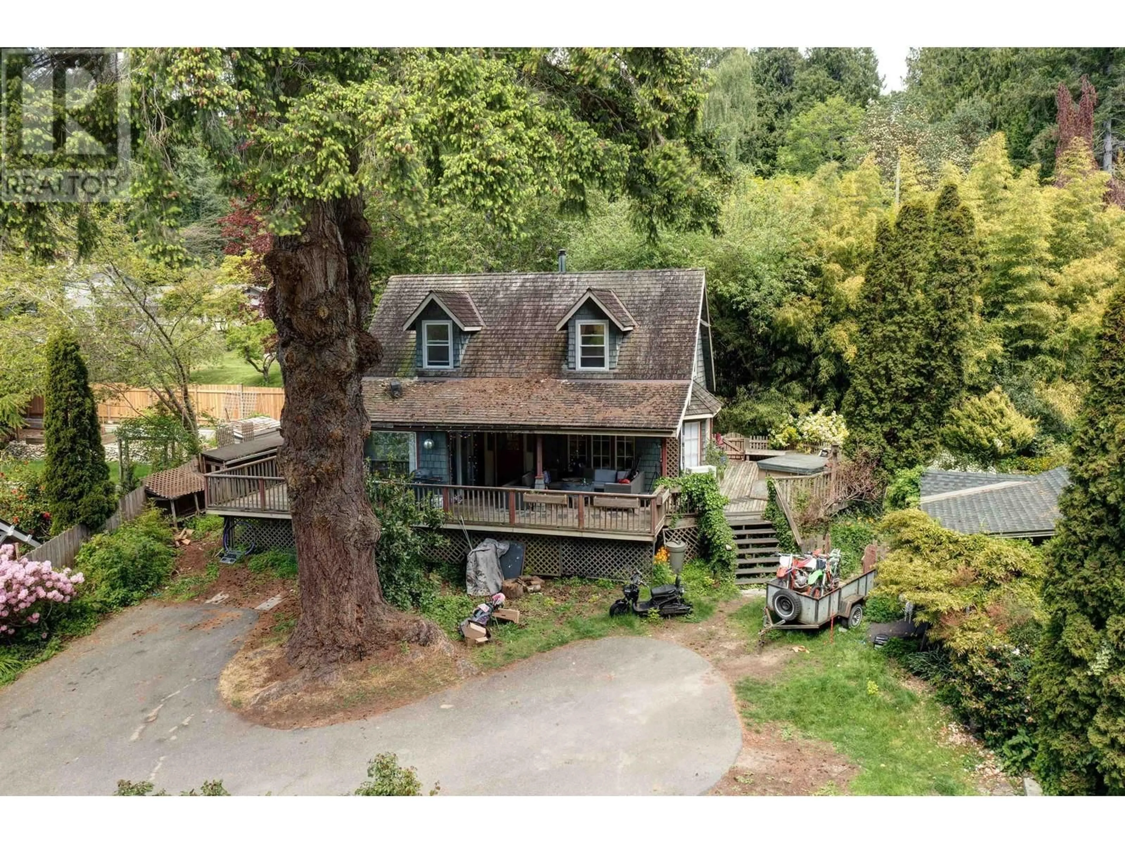 A pic from outside/outdoor area/front of a property/back of a property/a pic from drone, unknown for 2602 LOWER ROAD, Roberts Creek British Columbia V0N2W4