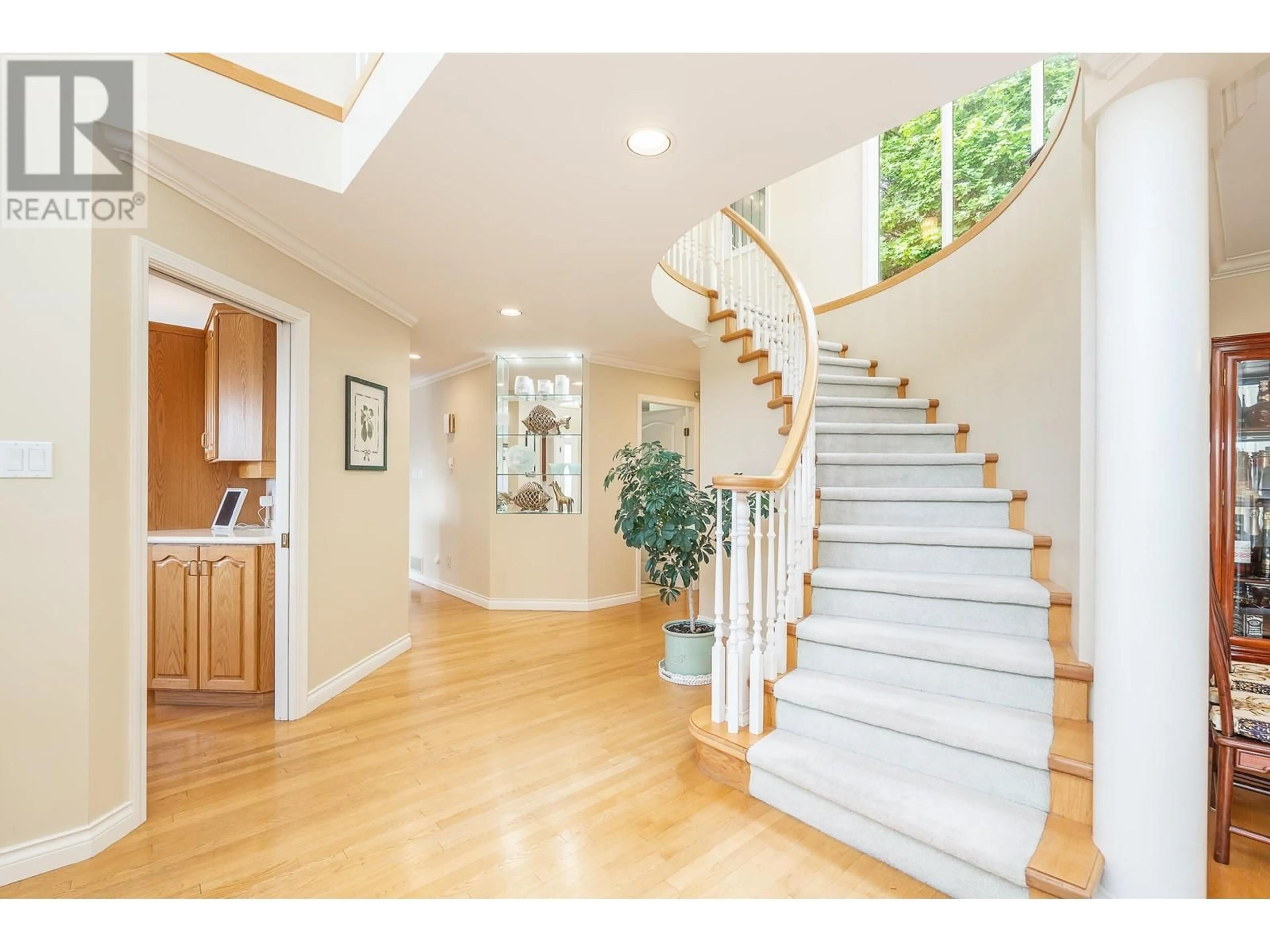 Indoor entryway for 4153 QUARRY COURT, North Vancouver British Columbia V7K3C3