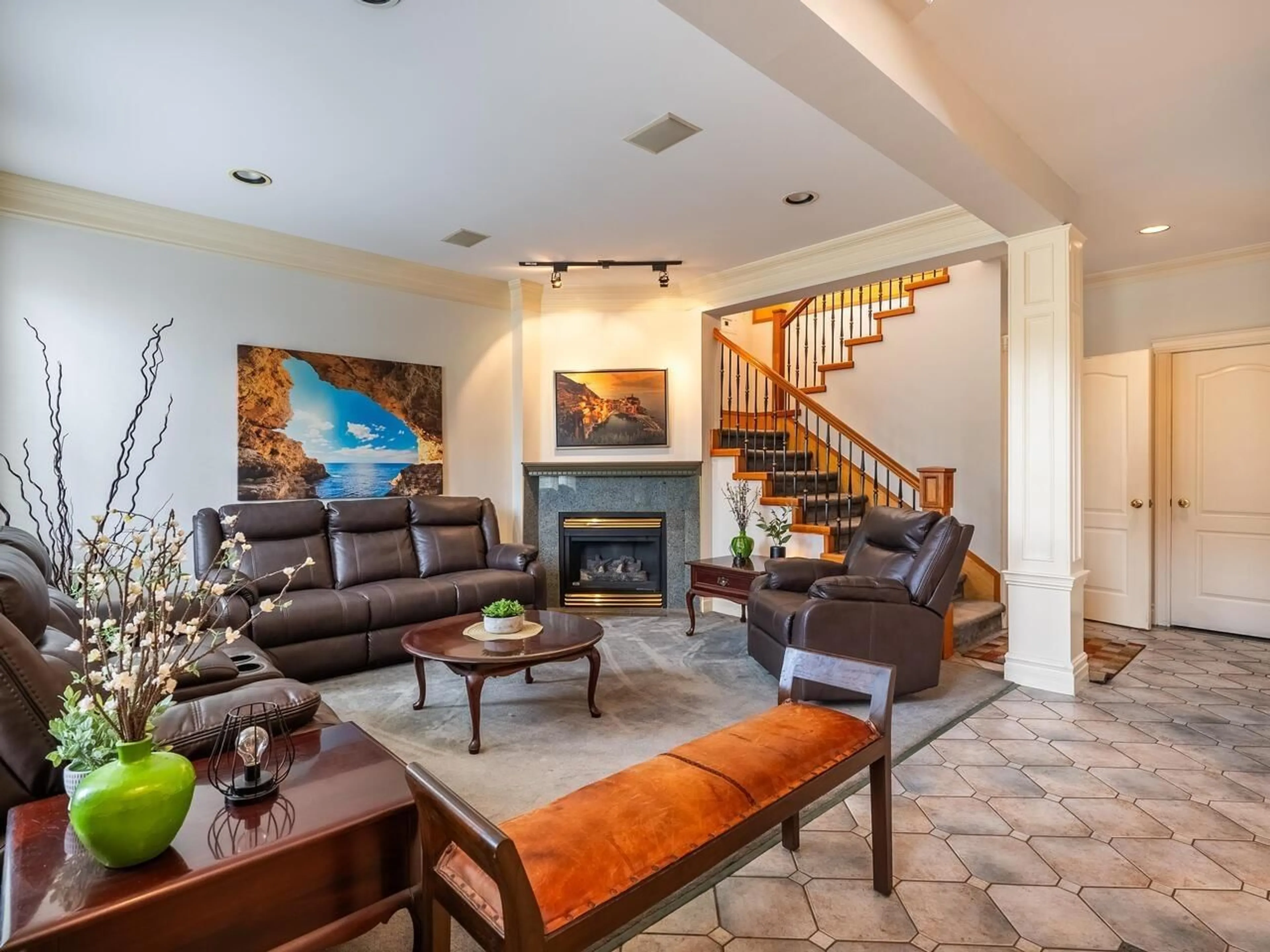 Living room with furniture, unknown for 10419 WILTSHIRE, Delta British Columbia V4C8G6