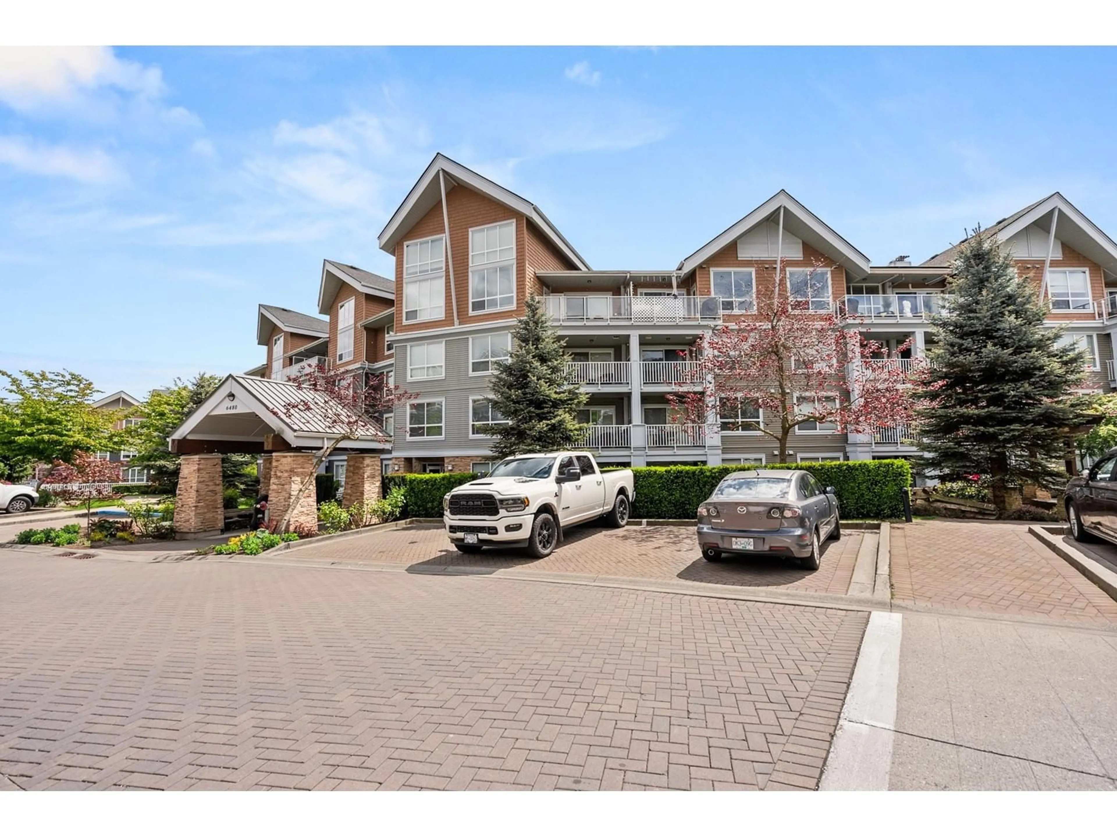 A pic from outside/outdoor area/front of a property/back of a property/a pic from drone, mountain view for 118 - 6480 194, Surrey British Columbia V4N6J9