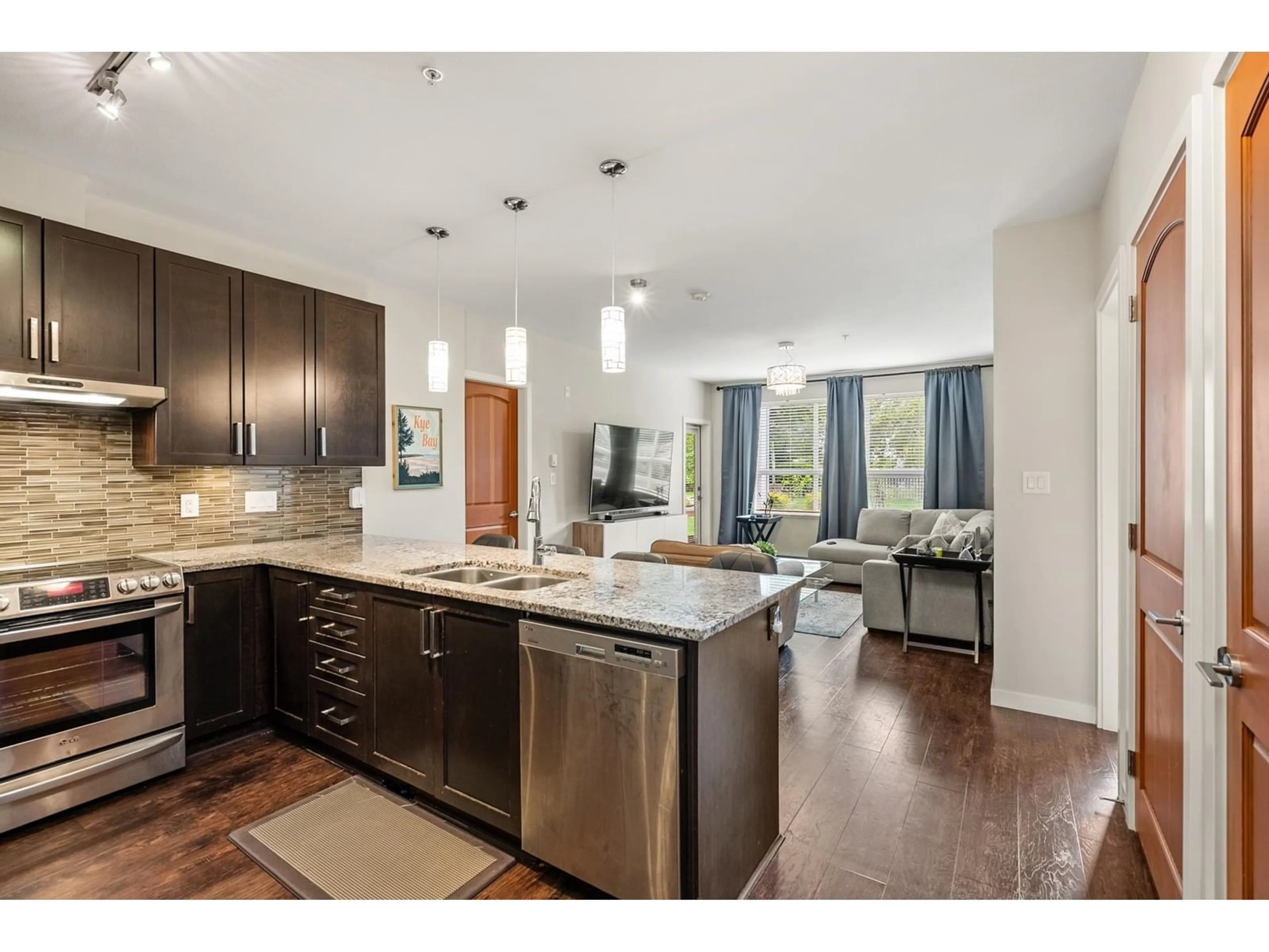 Open concept kitchen, unknown for 118 - 6480 194, Surrey British Columbia V4N6J9