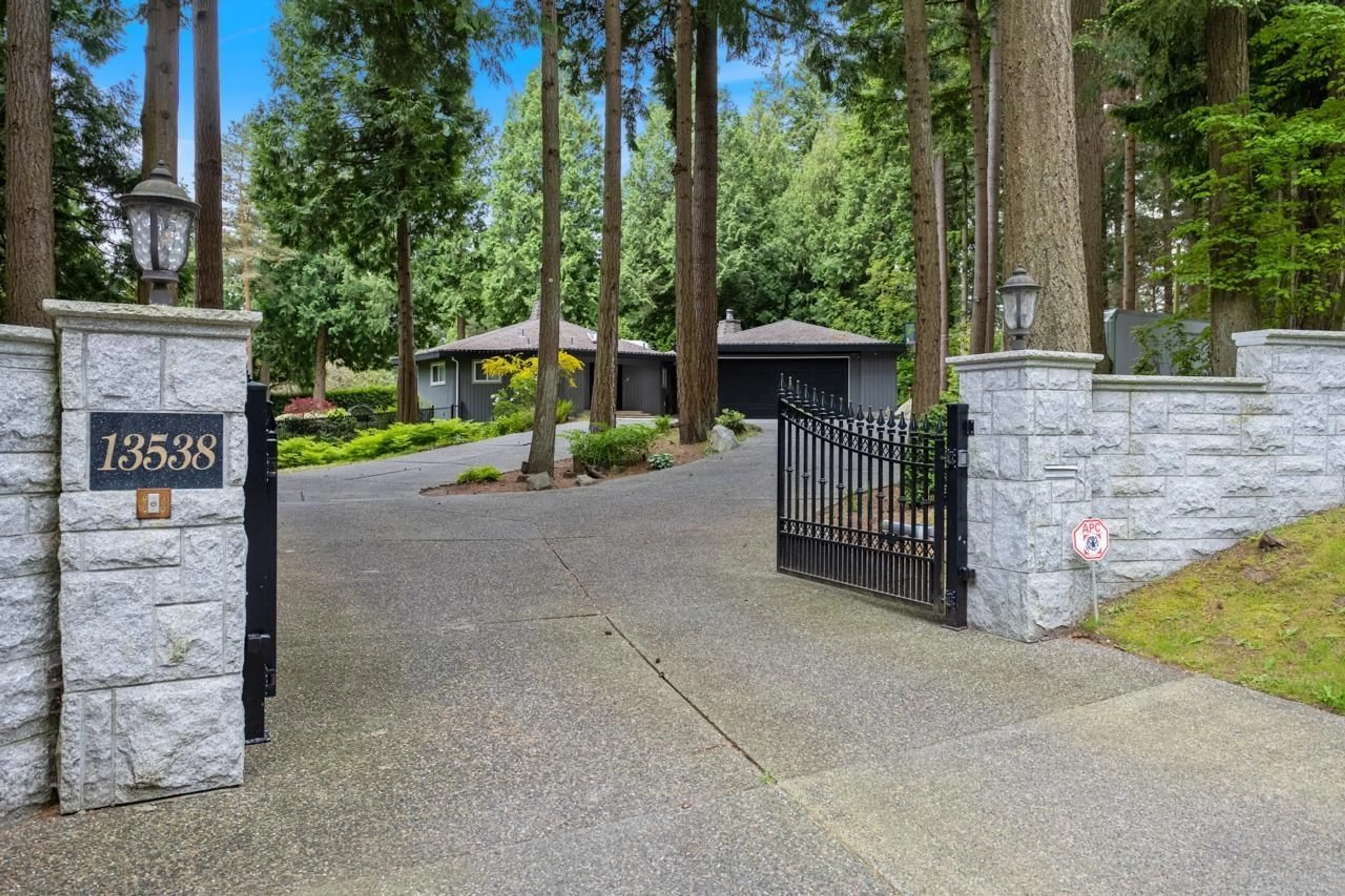 Unknown for 13538 20, Surrey British Columbia V4A1Z6