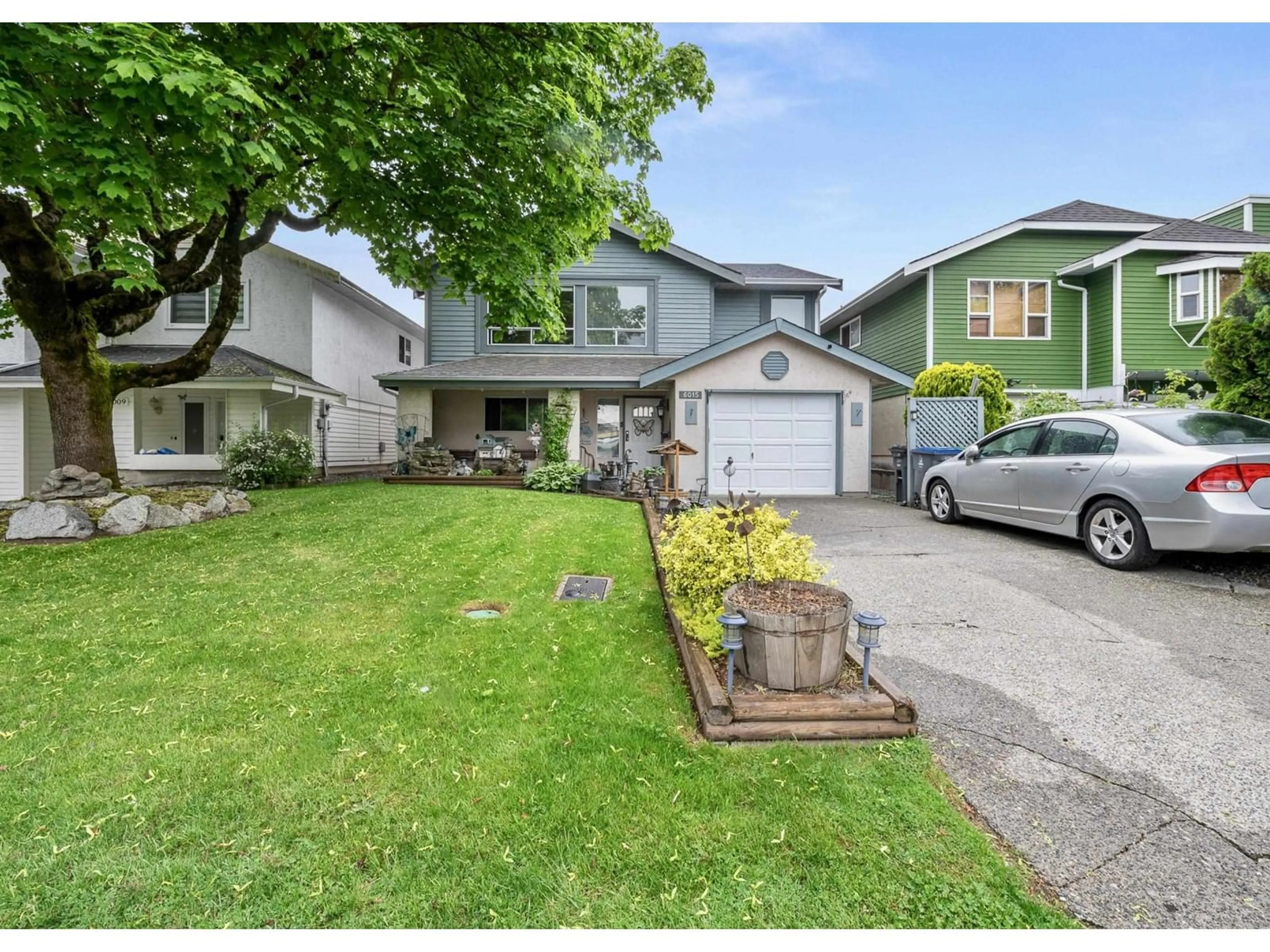 Home with vinyl exterior material, street for 6015 195A, Surrey British Columbia V3S7K9