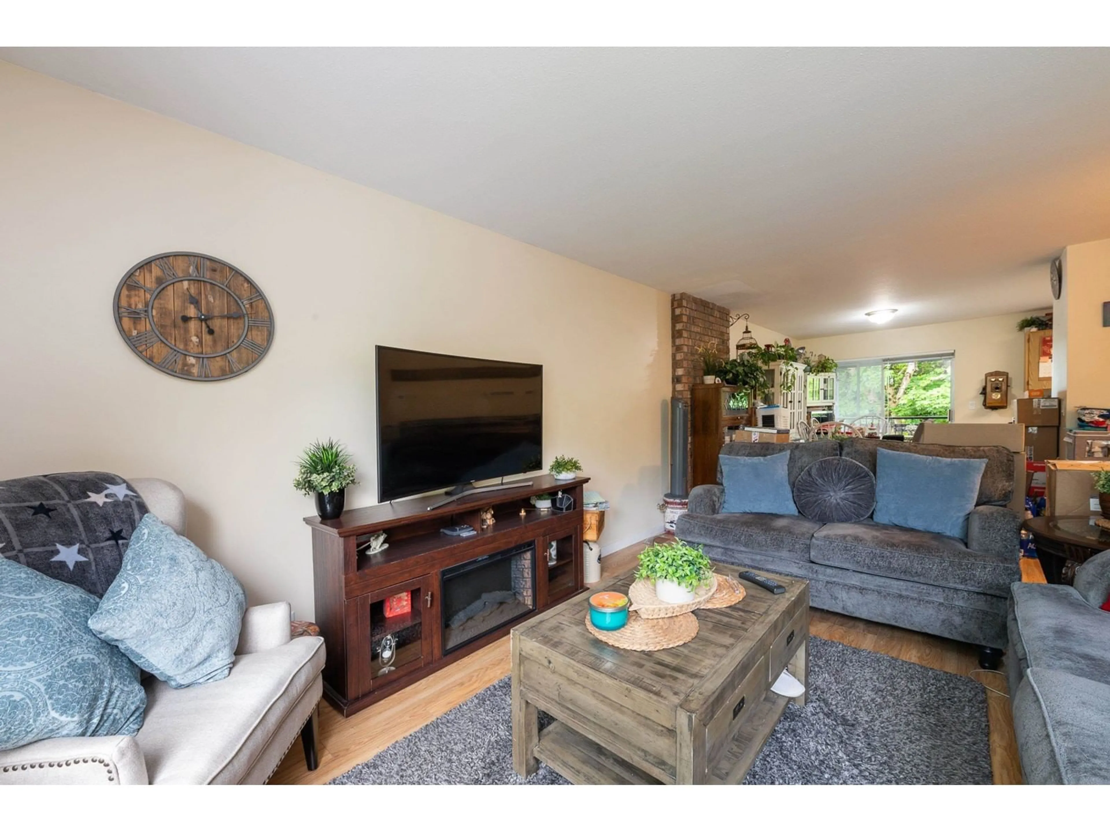 Living room with furniture, wood/laminate floor for 6015 195A, Surrey British Columbia V3S7K9