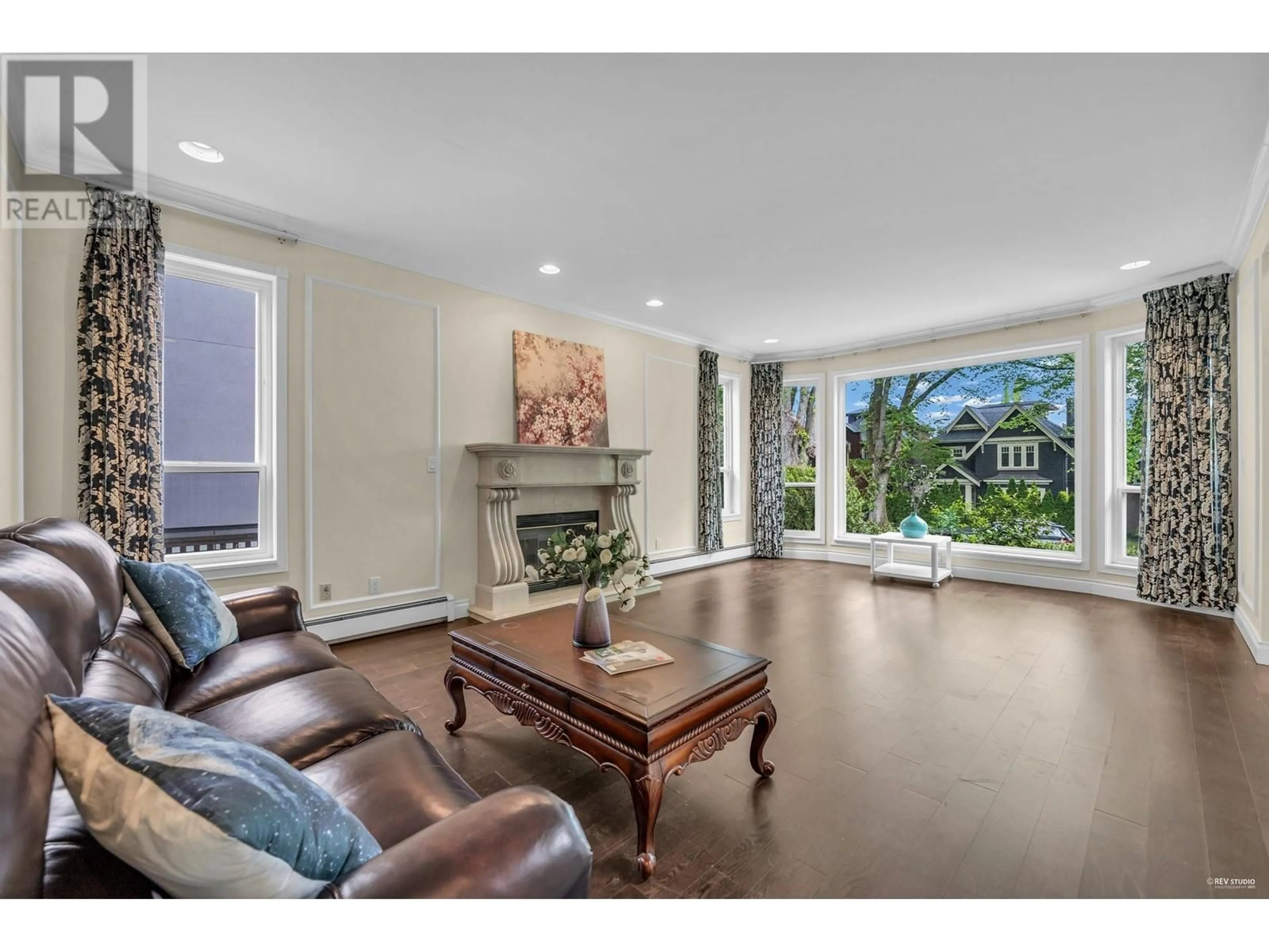 Living room with furniture, unknown for 4118 W 13TH AVENUE, Vancouver British Columbia V6R2T6