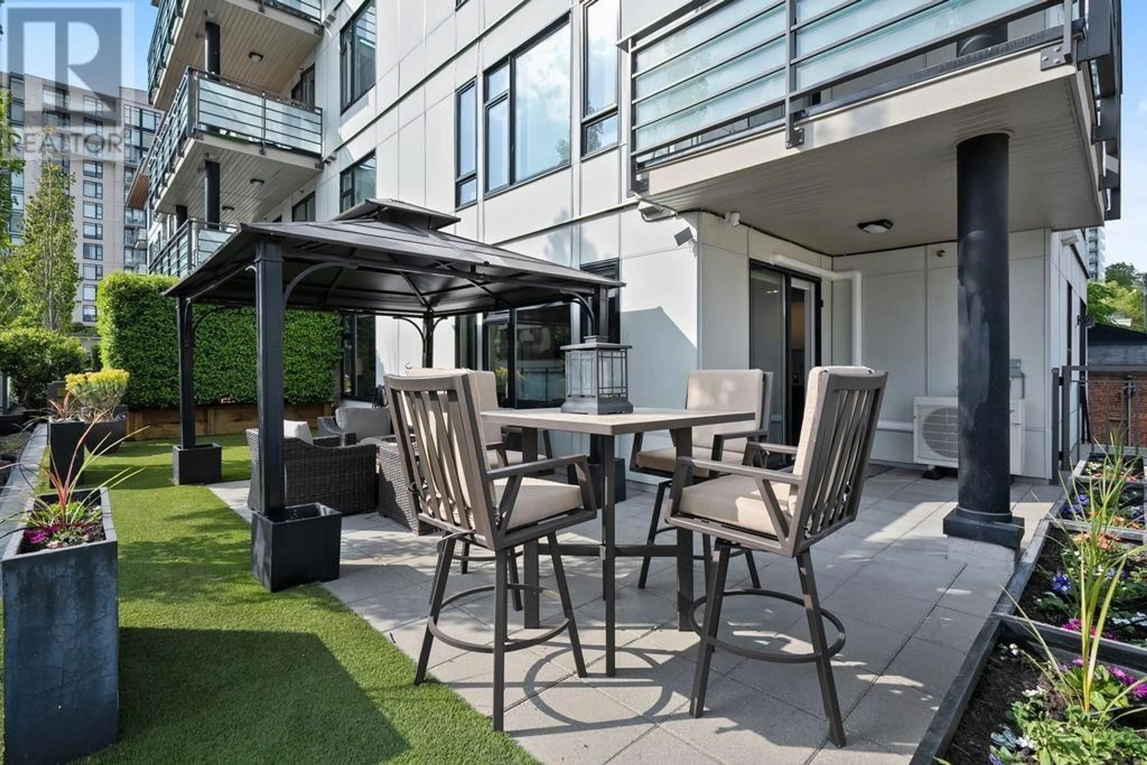 Patio, street for 212 - 123 1ST STREET, North Vancouver British Columbia V7M0E5