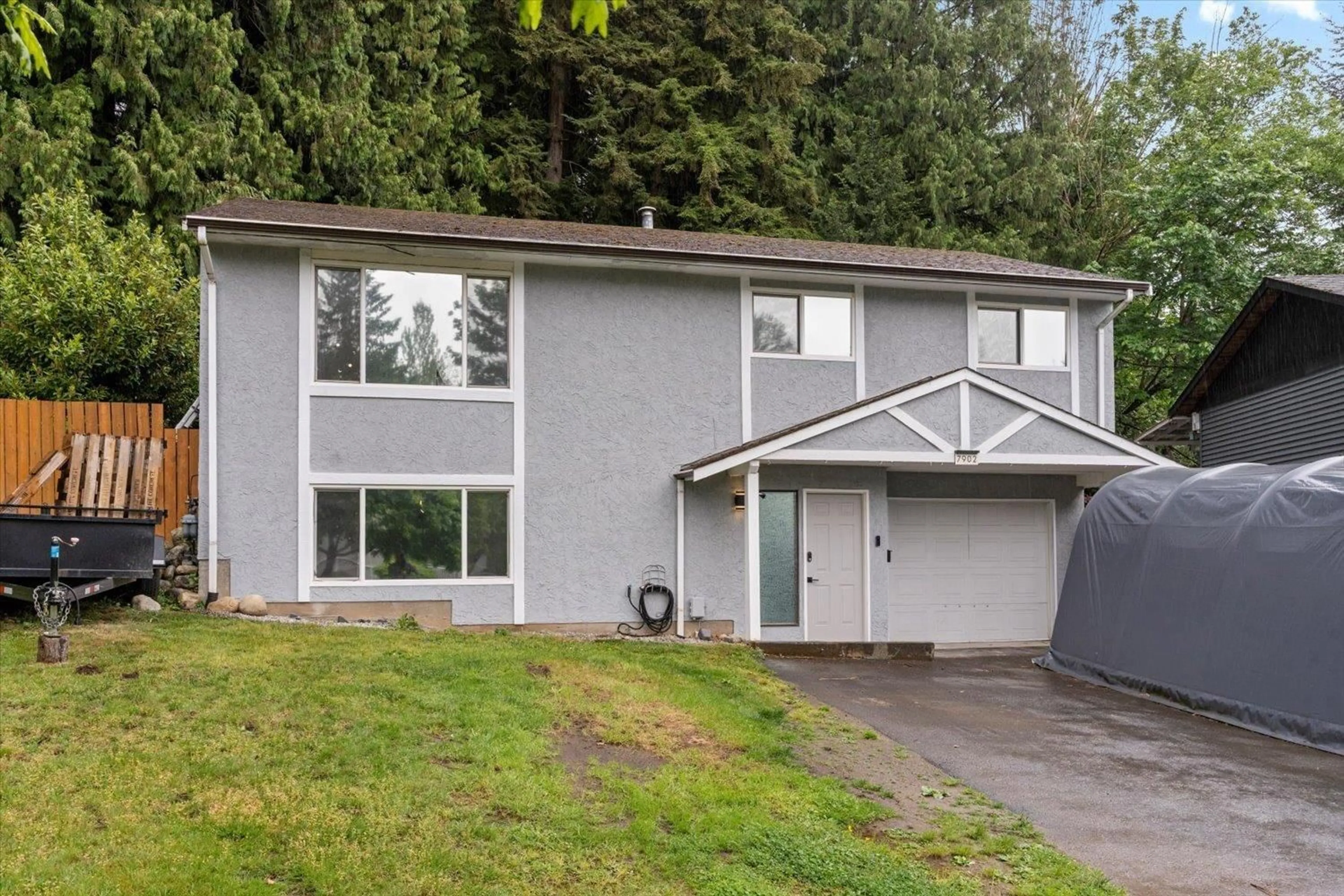 Home with vinyl exterior material, unknown for 7902 THRASHER, Mission British Columbia V2V5H3