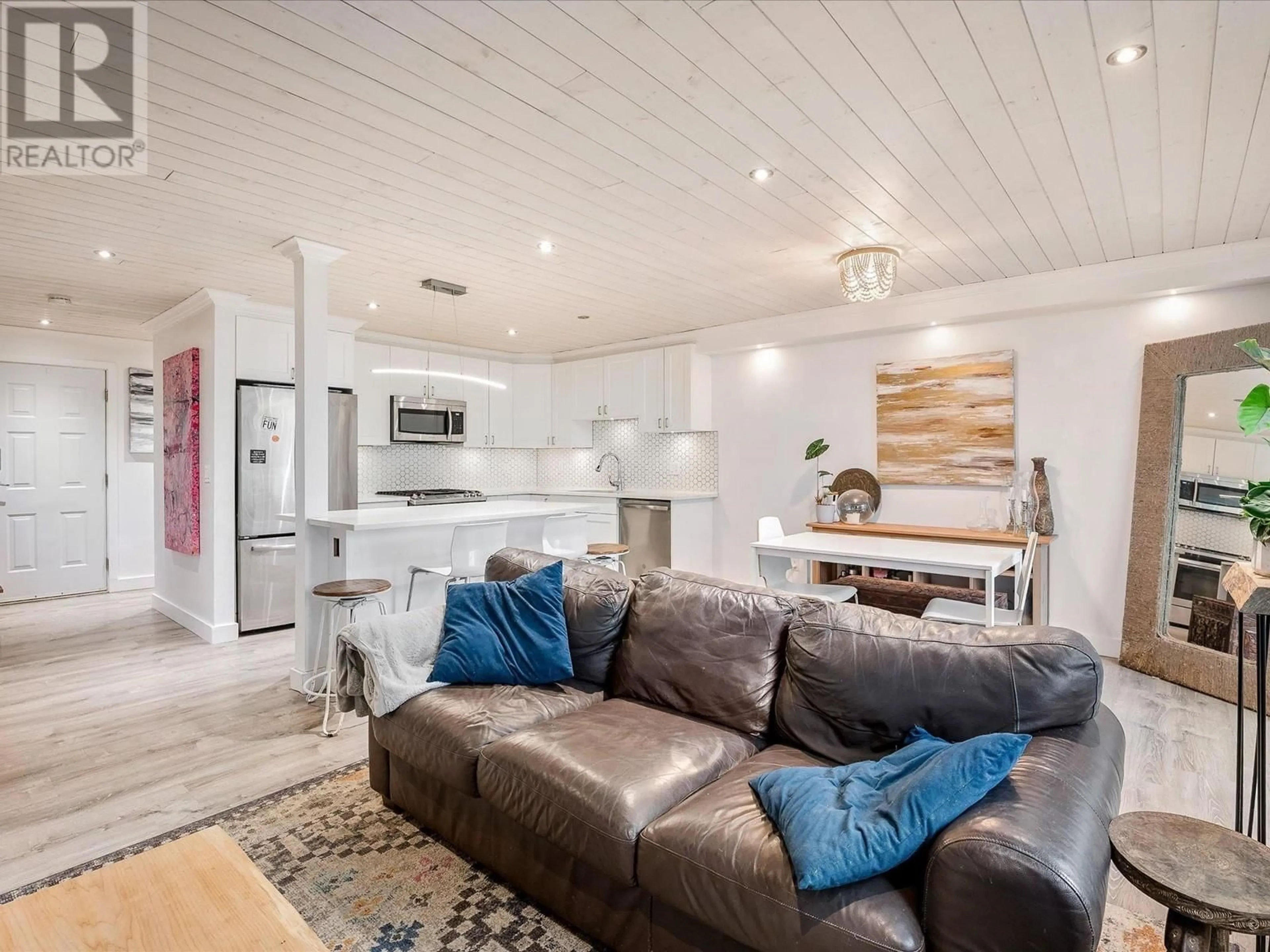 Open concept kitchen, unknown for 39 - 39920 GOVERNMENT ROAD, Squamish British Columbia V8B0G5