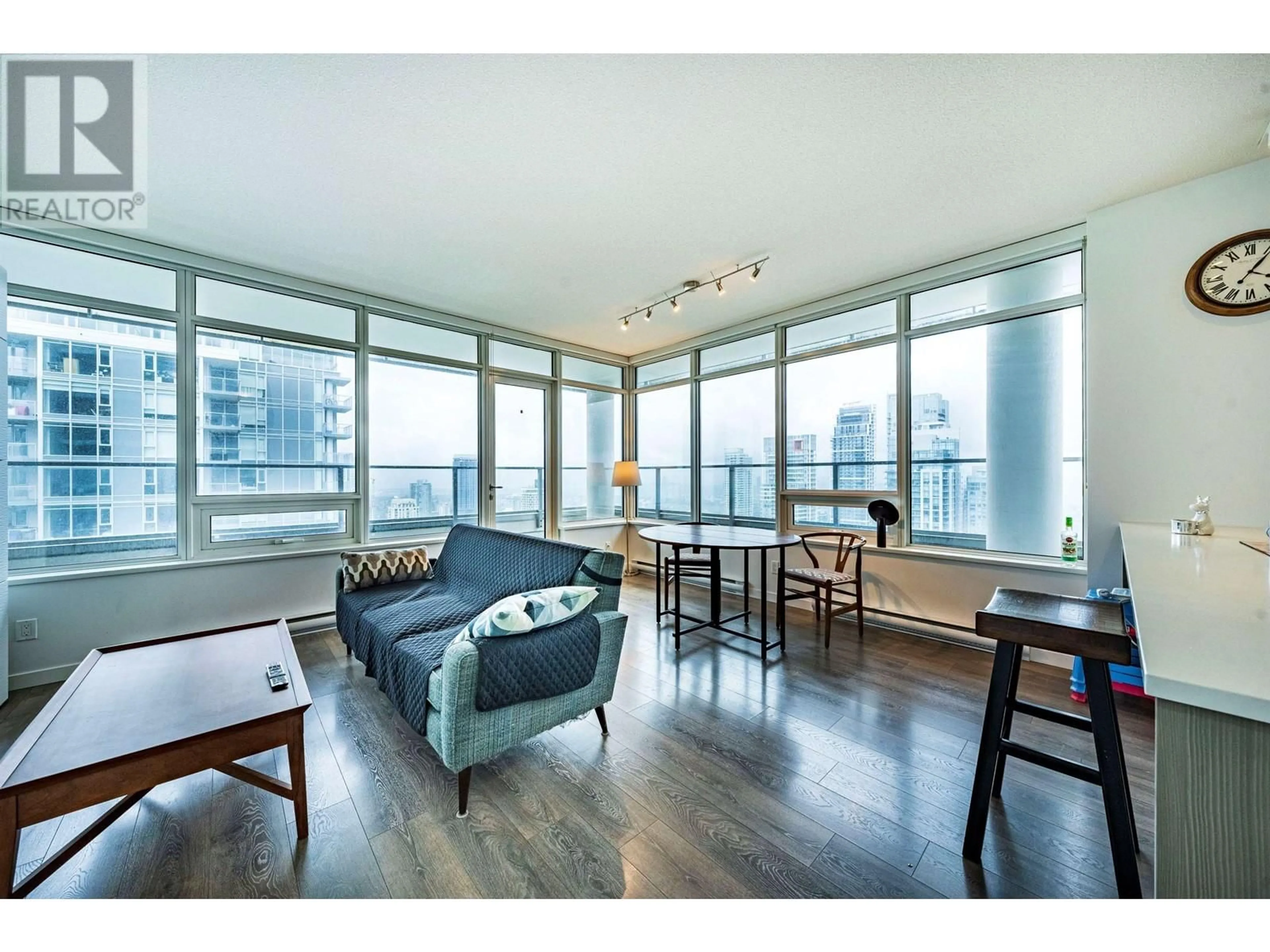 Living room with furniture, wood/laminate floor for 5109 - 6461 TELFORD AVENUE, Burnaby British Columbia V5H0B7