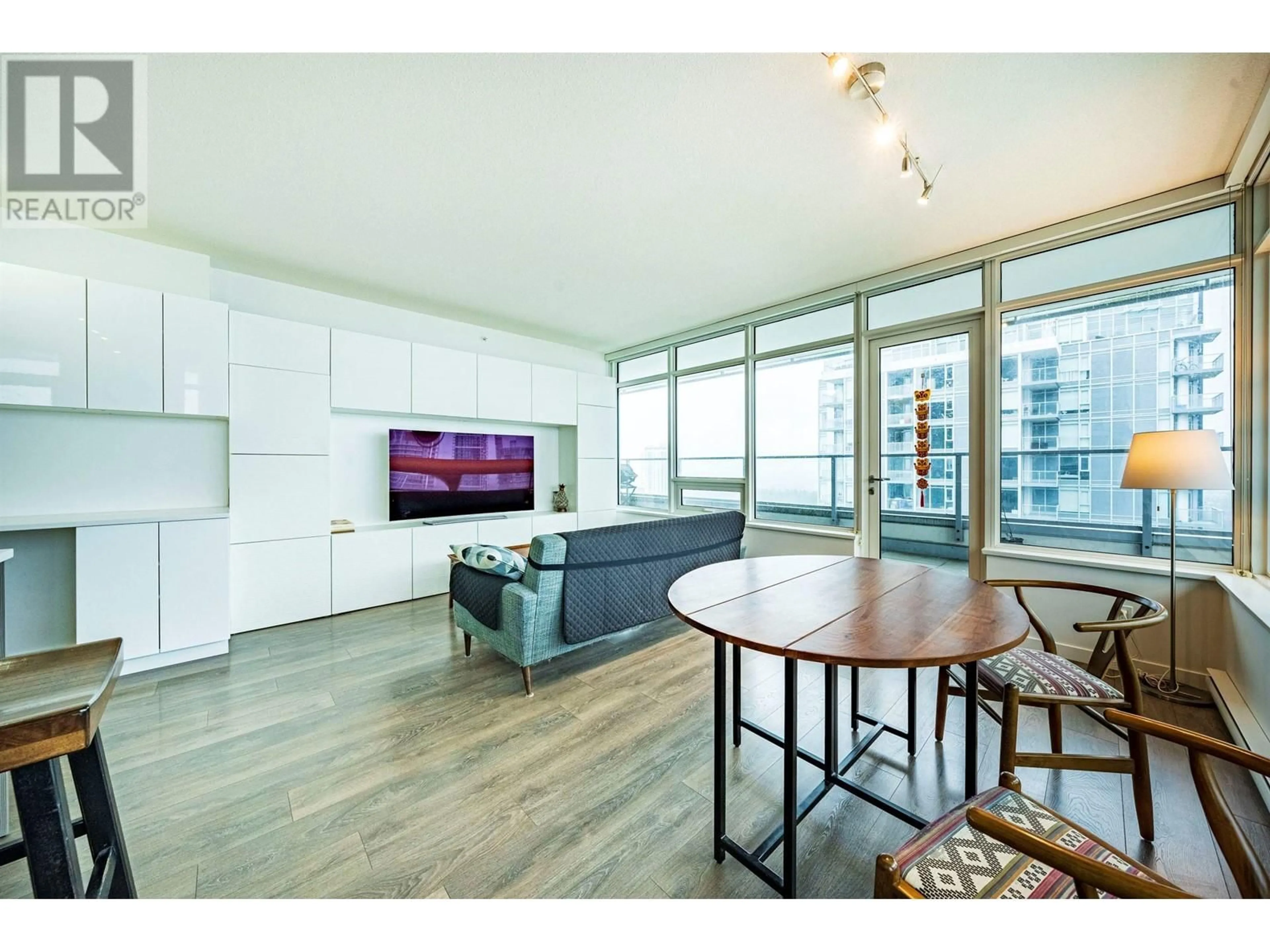 Living room with furniture, wood/laminate floor for 5109 - 6461 TELFORD AVENUE, Burnaby British Columbia V5H0B7