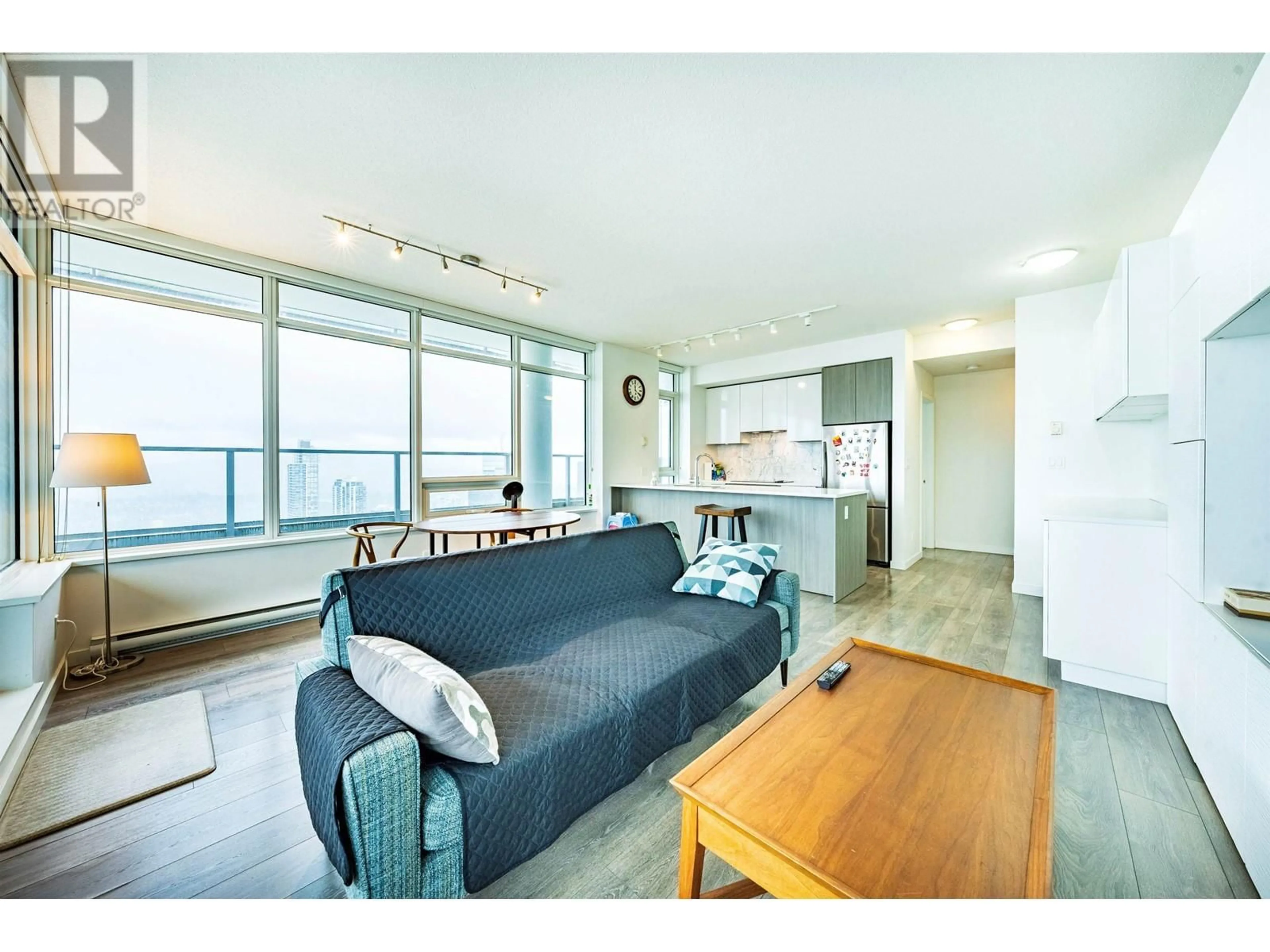 Living room with furniture, wood/laminate floor for 5109 - 6461 TELFORD AVENUE, Burnaby British Columbia V5H0B7