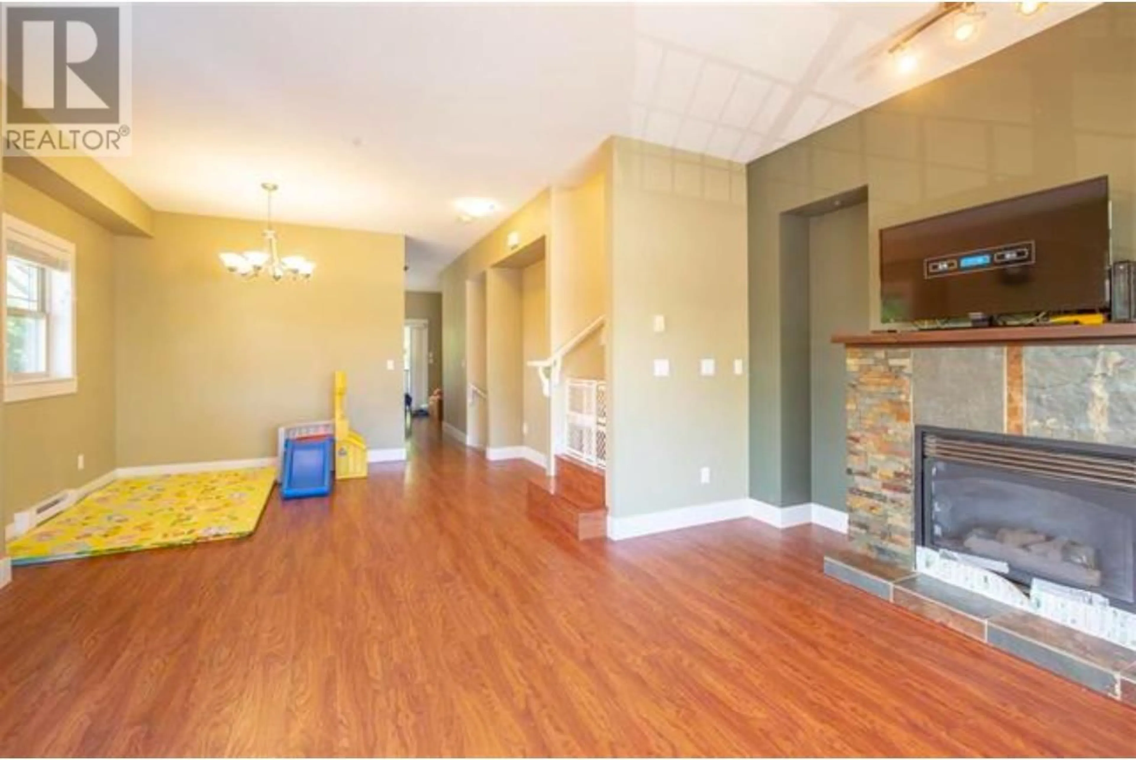 A pic of a room for 12 - 9000 GRANVILLE AVENUE, Richmond British Columbia V6Y1P8
