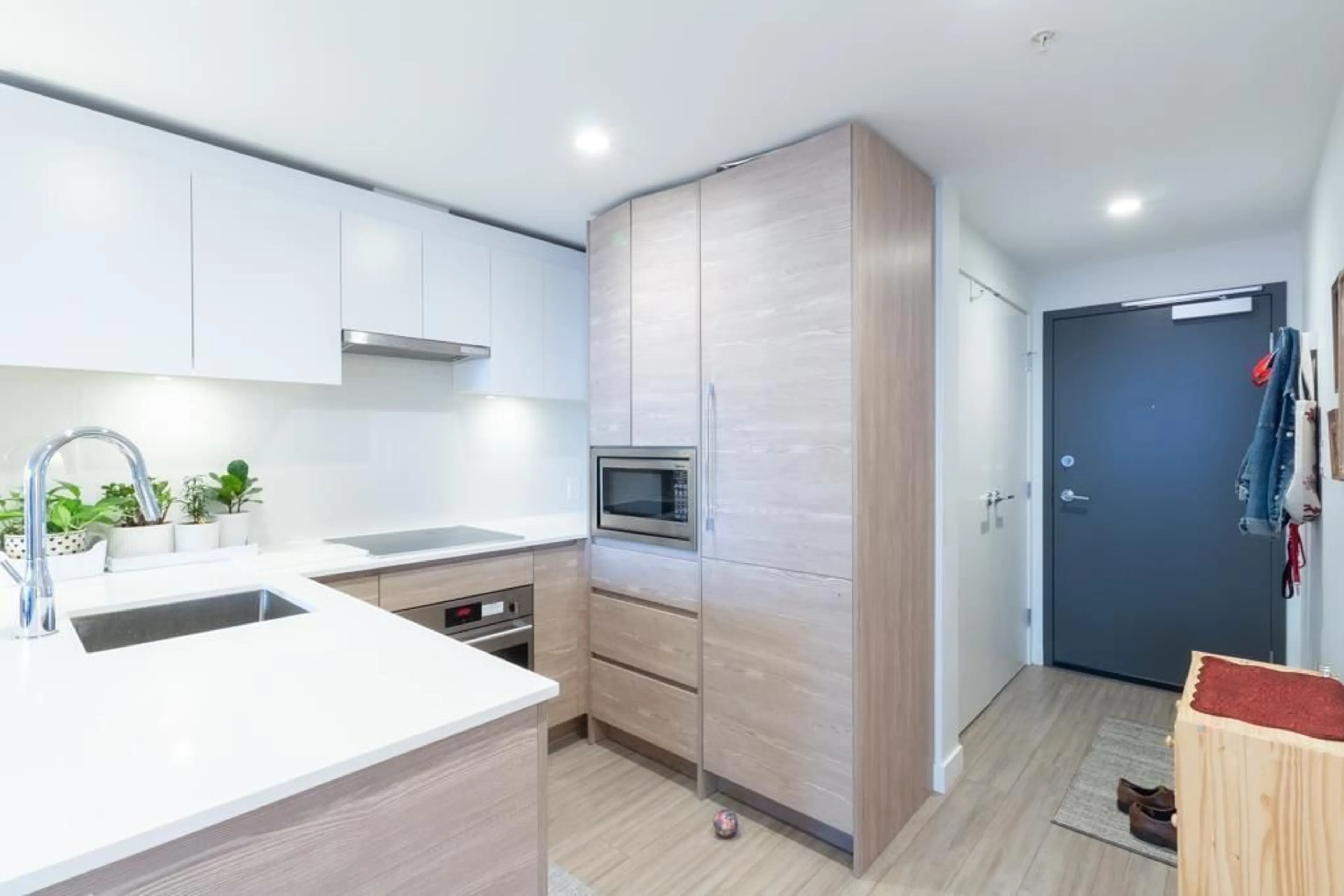 Standard kitchen, unknown for 405 - 13655 FRASER, Surrey British Columbia V3T0P8
