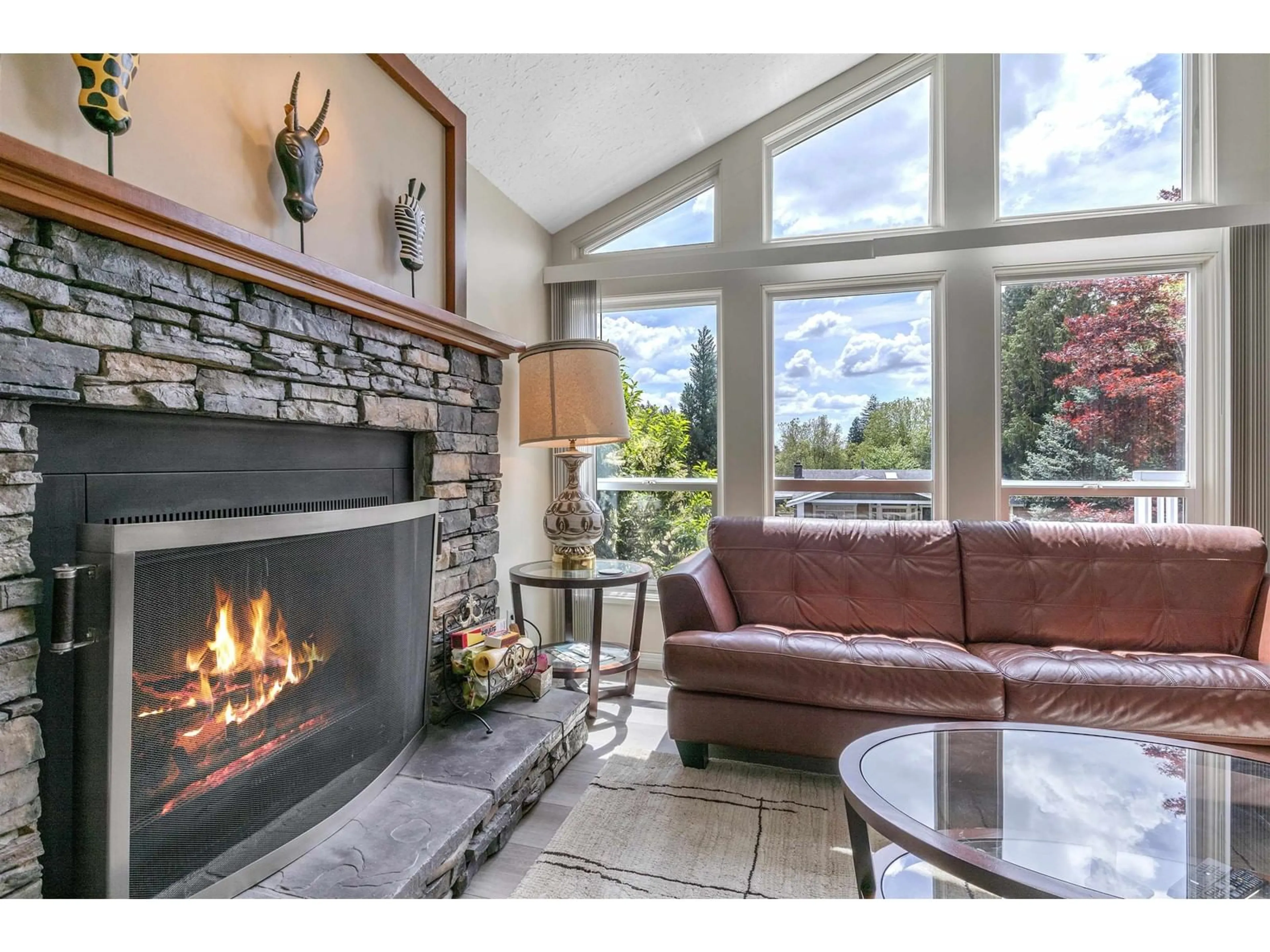 Living room with furniture, unknown for 34951 GLENN MOUNTAIN, Abbotsford British Columbia V3G1C2