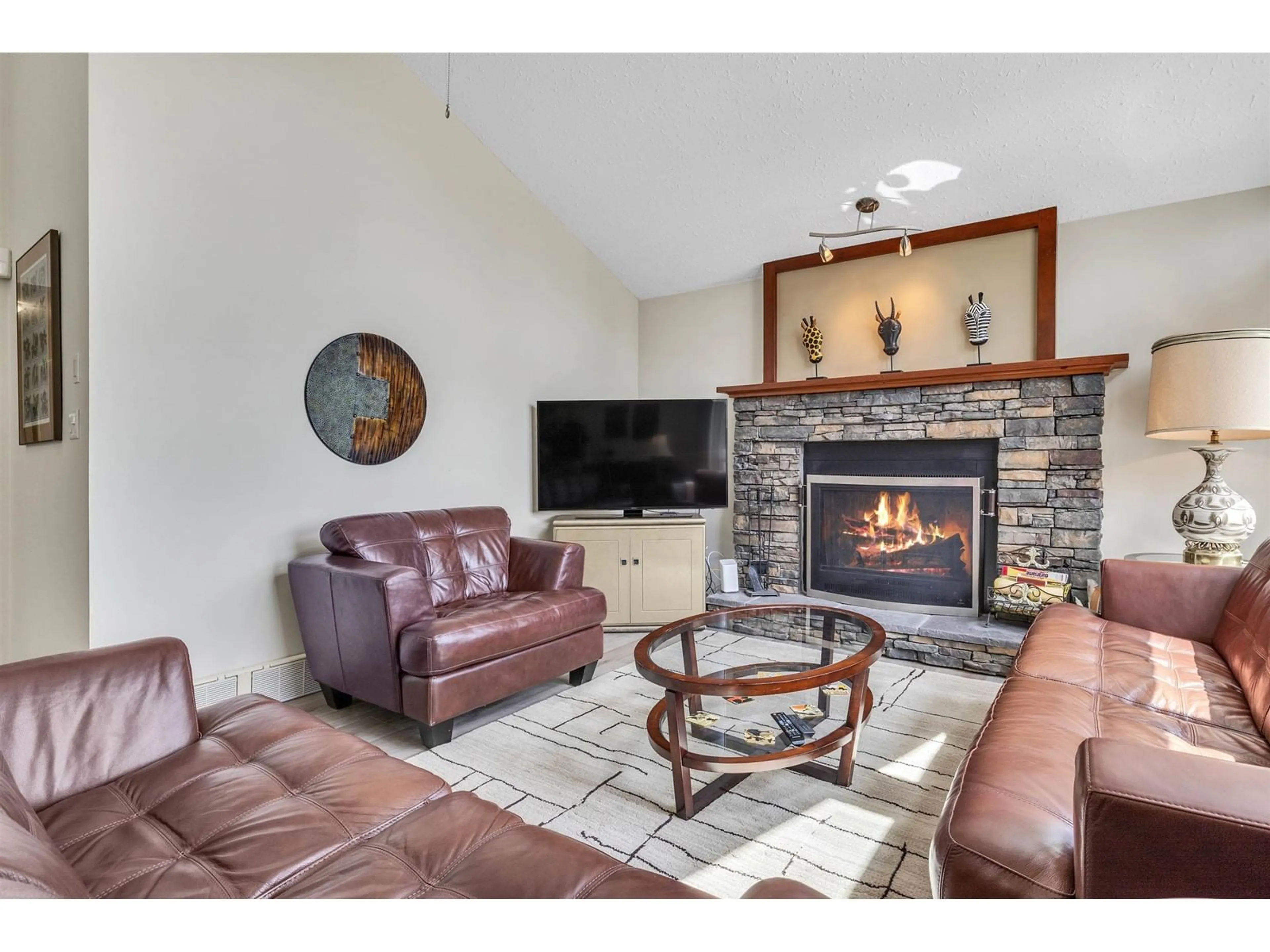 Living room with furniture, unknown for 34951 GLENN MOUNTAIN, Abbotsford British Columbia V3G1C2