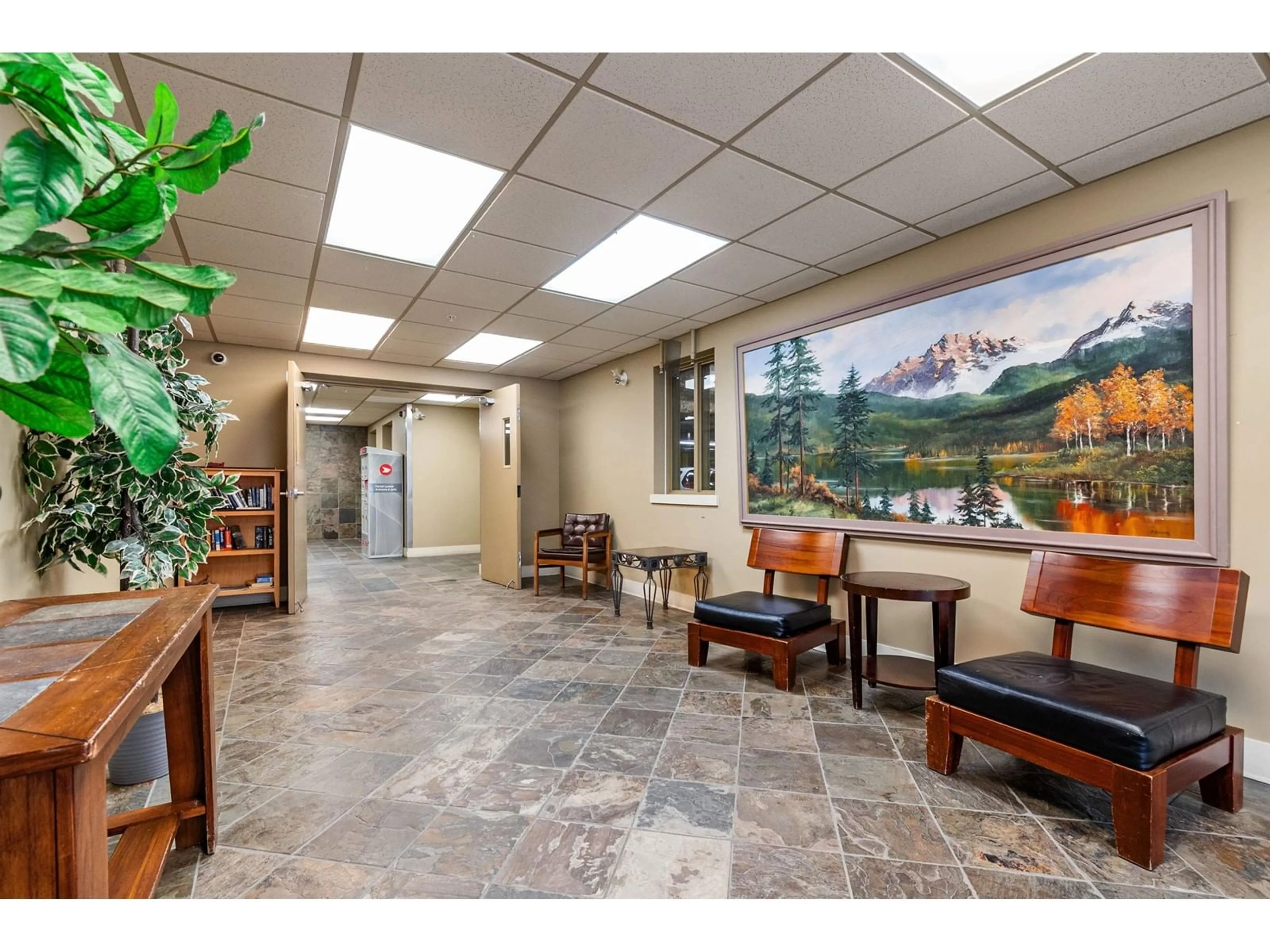 Lobby for 103 - 45893 CHESTERFIELD AVENUE, Chilliwack British Columbia V2P1M5