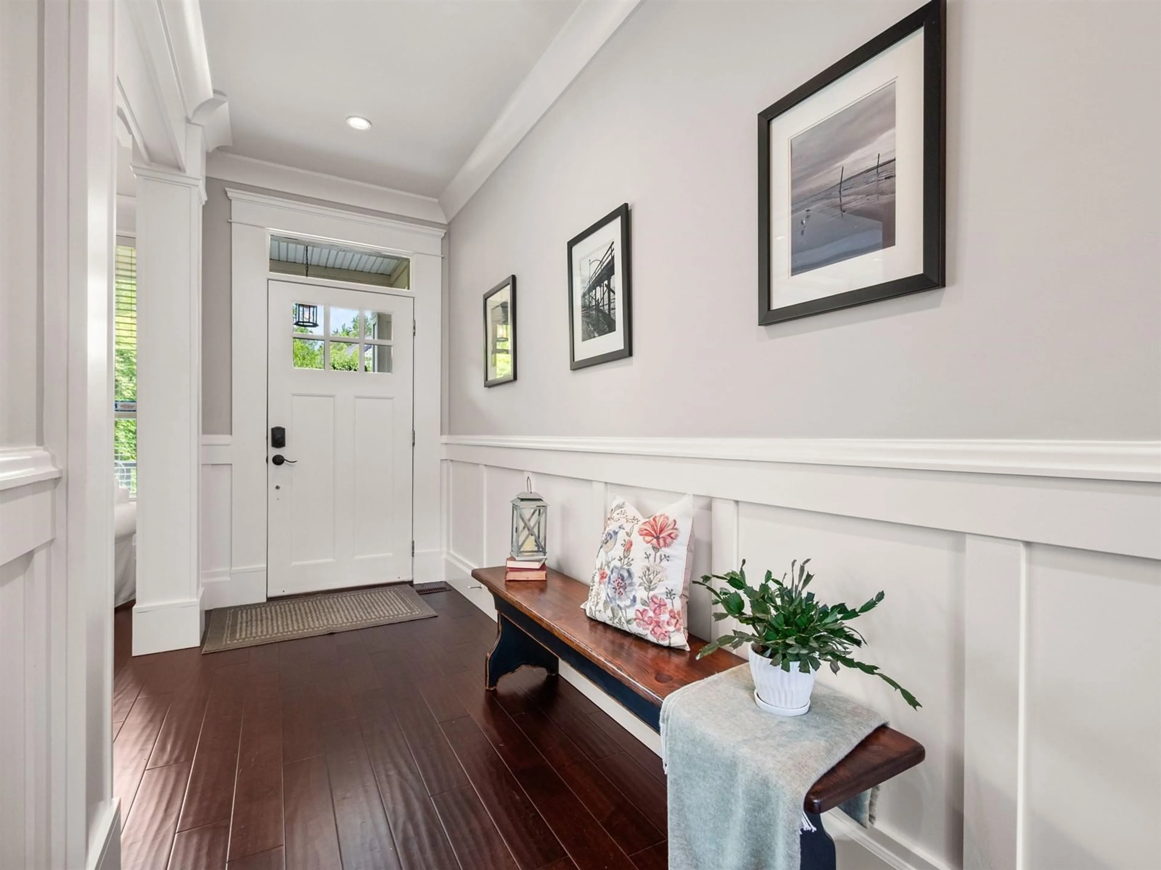 Indoor entryway for 17378 3A, Surrey British Columbia V3Z2N7