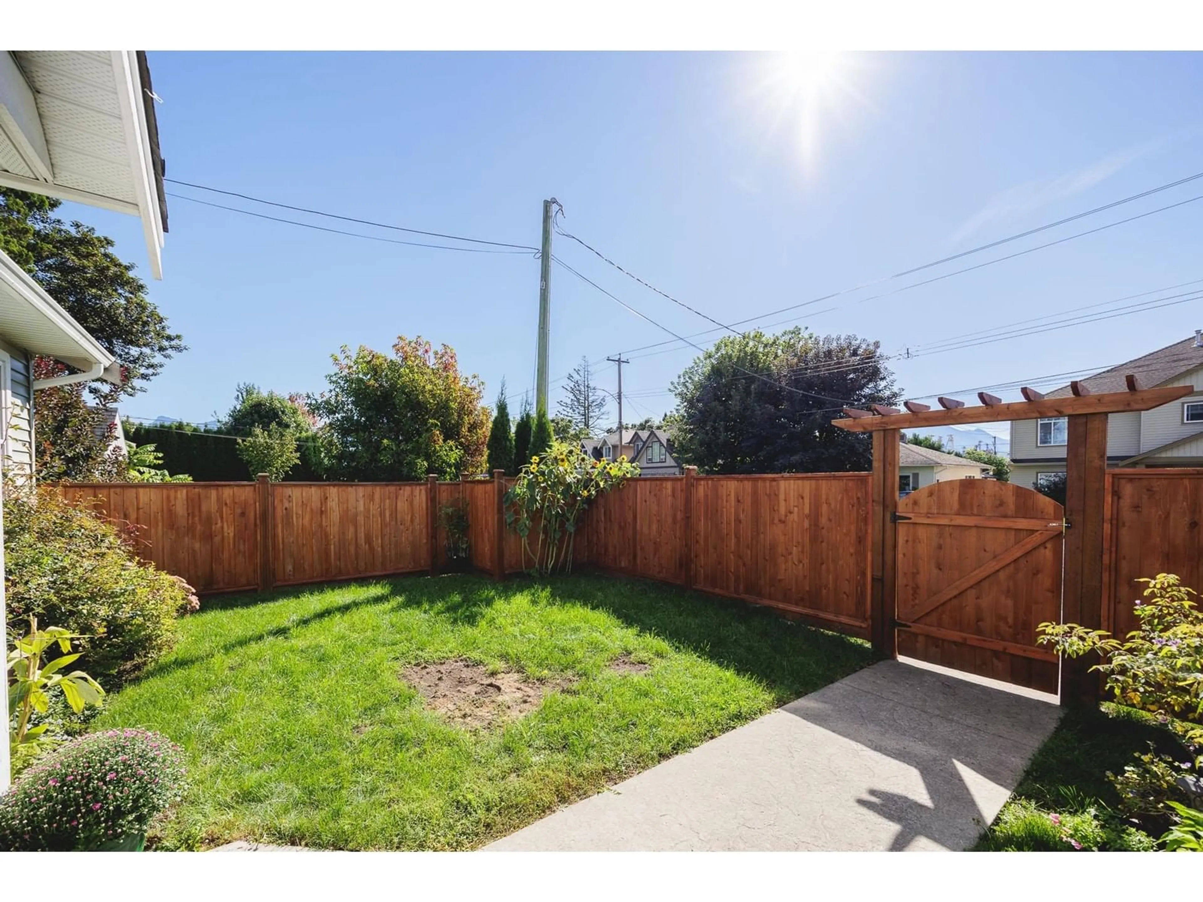 Patio, street for 46181 SECOND AVENUE, Chilliwack British Columbia V2P1S8