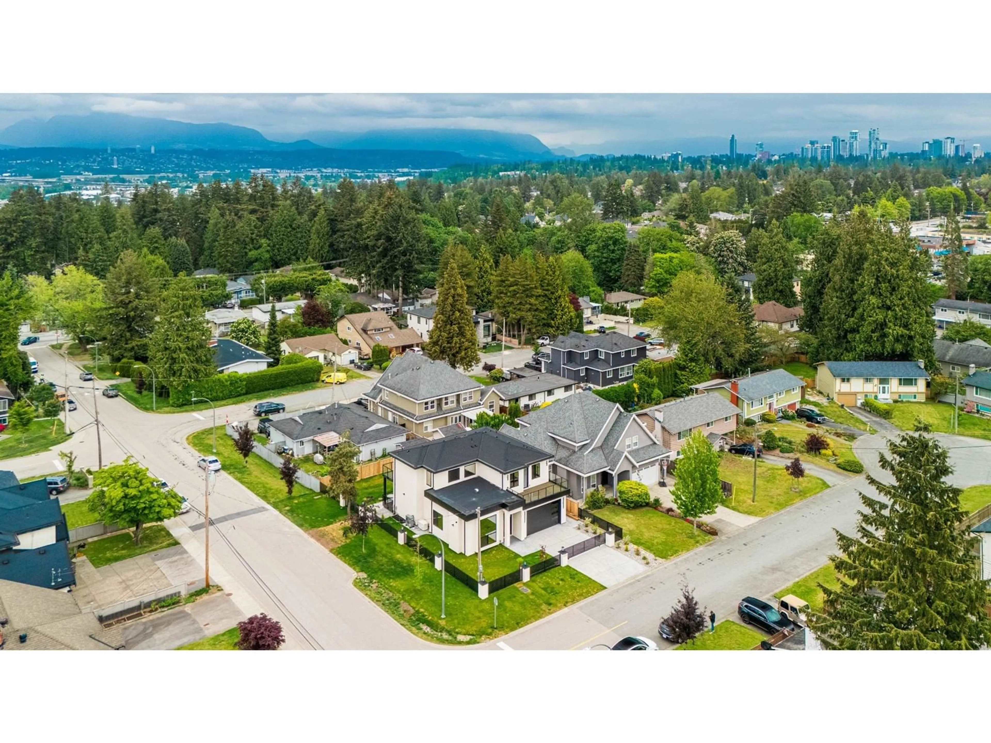 A pic from outside/outdoor area/front of a property/back of a property/a pic from drone, mountain view for 9524 118, Delta British Columbia V4C6J5