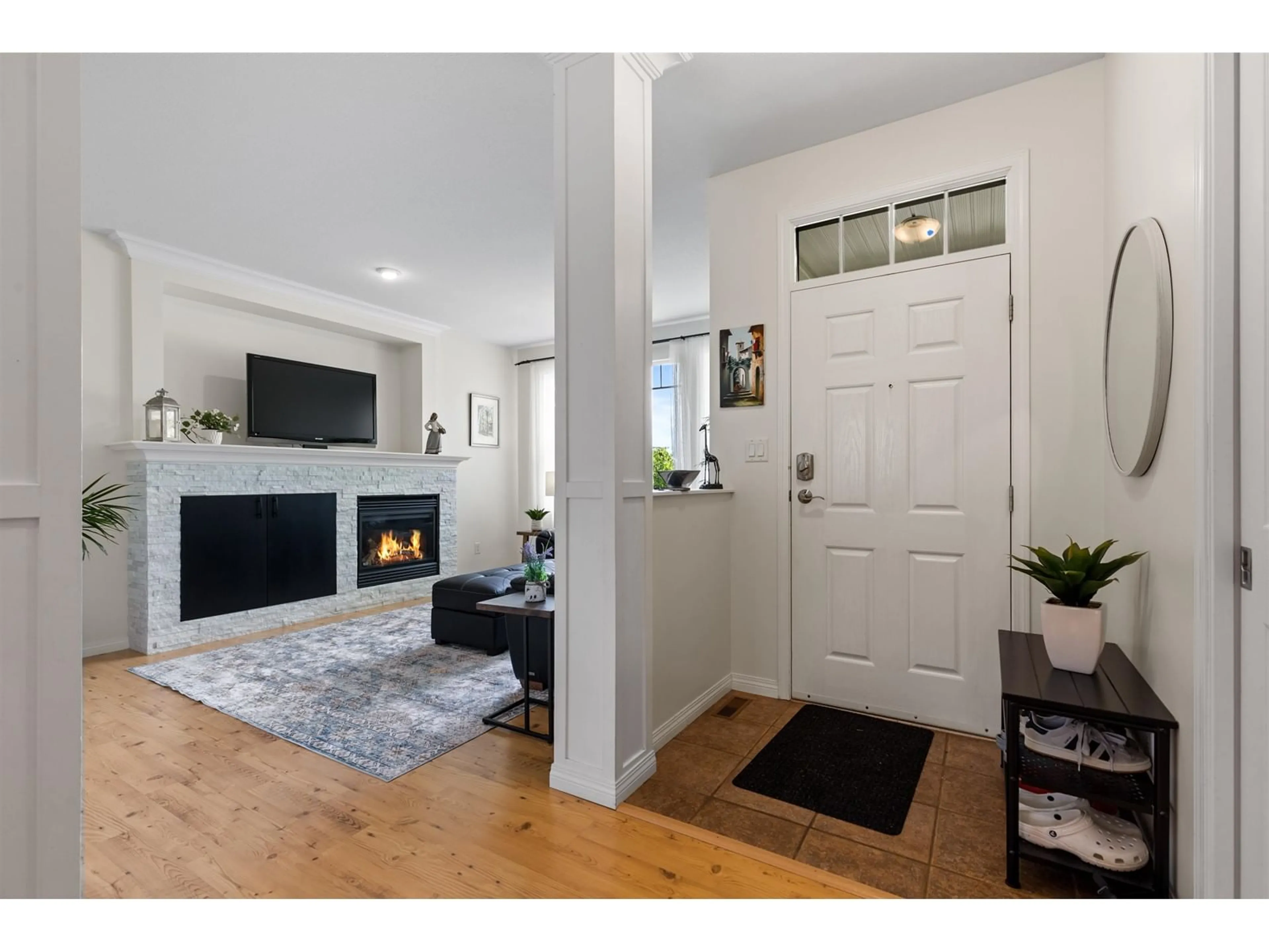 Indoor entryway for 36076 SHADBOLT, Abbotsford British Columbia V3G3E6