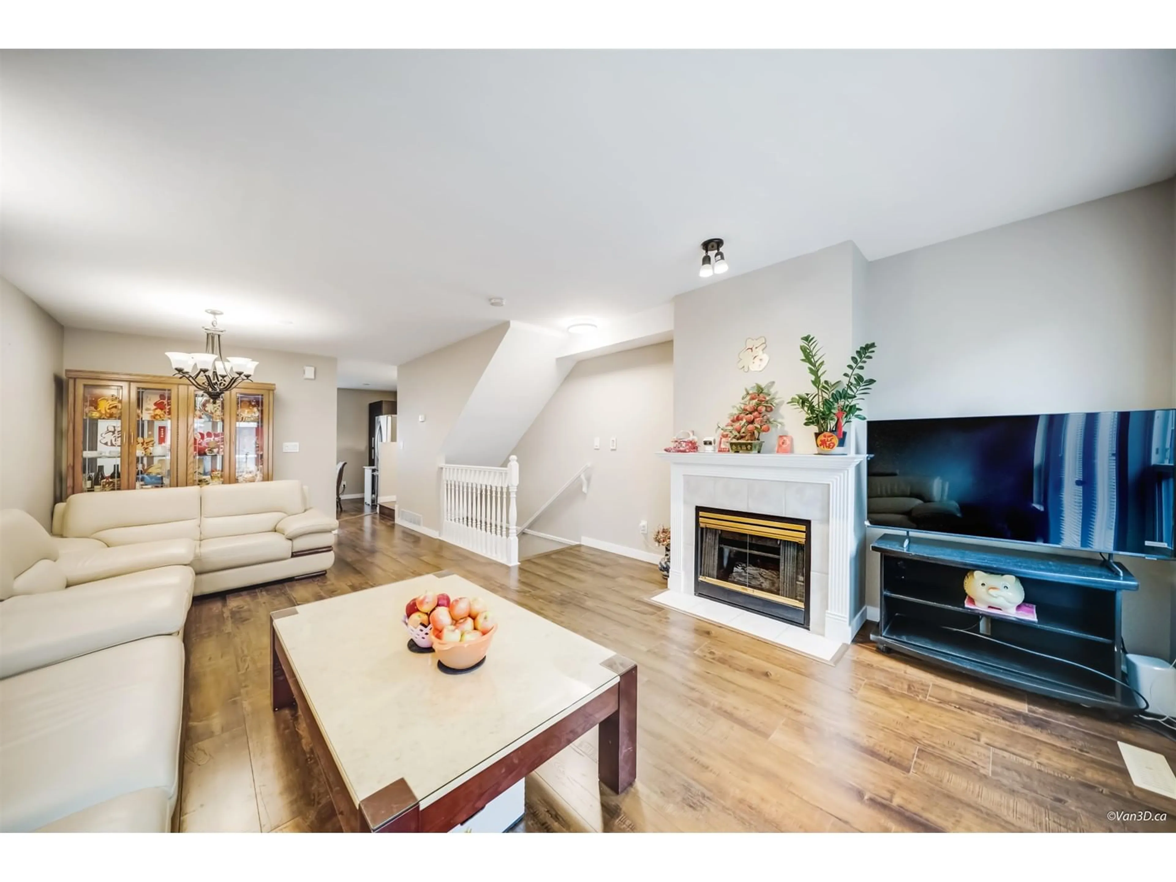 Living room with furniture, wood/laminate floor for 34 - 15488 101A, Surrey British Columbia V3R0Z8