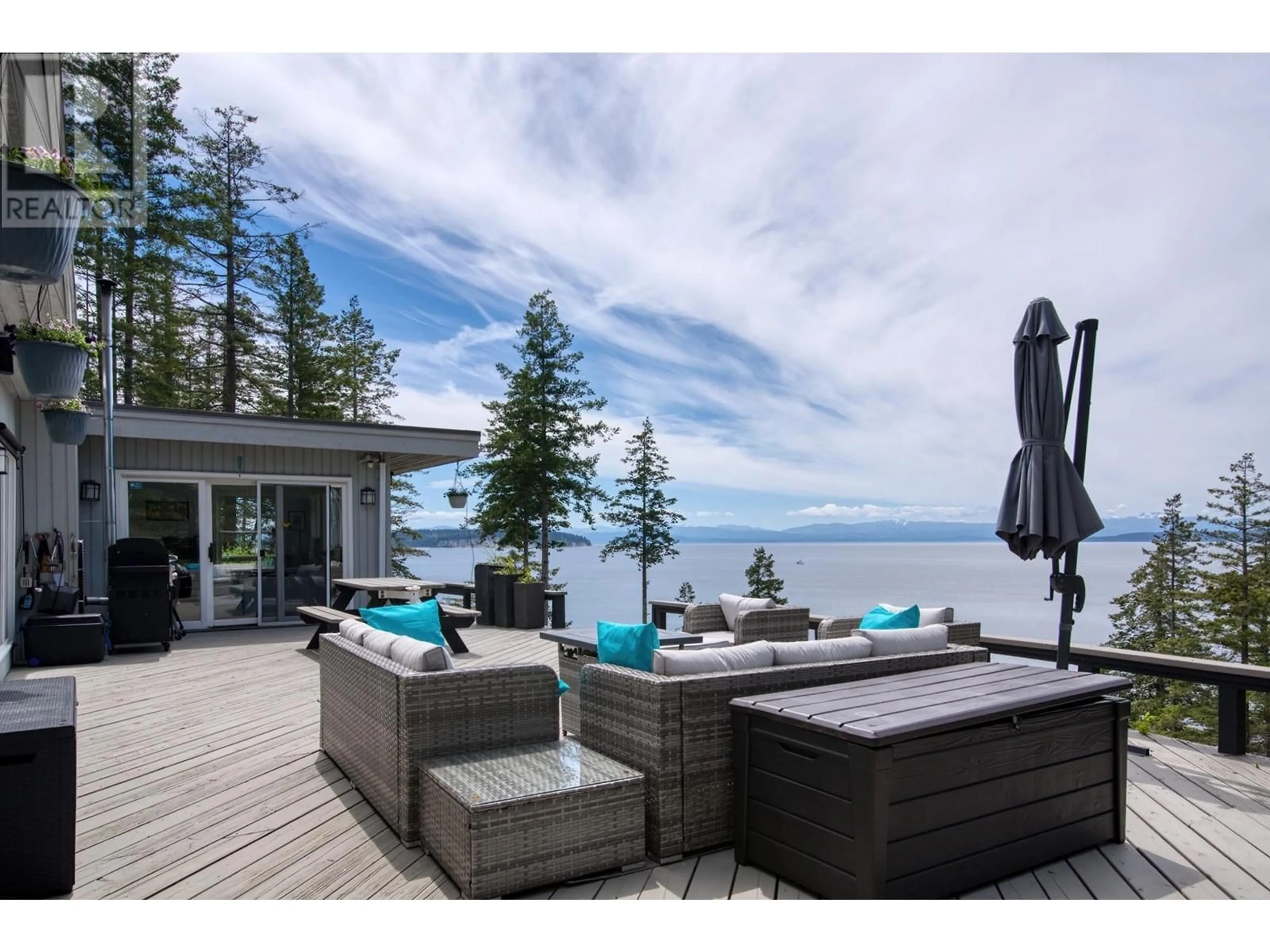 Patio, water/lake/river/ocean view for 10991- - 10993 SUNSHINE COAST HIGHWAY, Halfmoon Bay British Columbia V7Z1B8