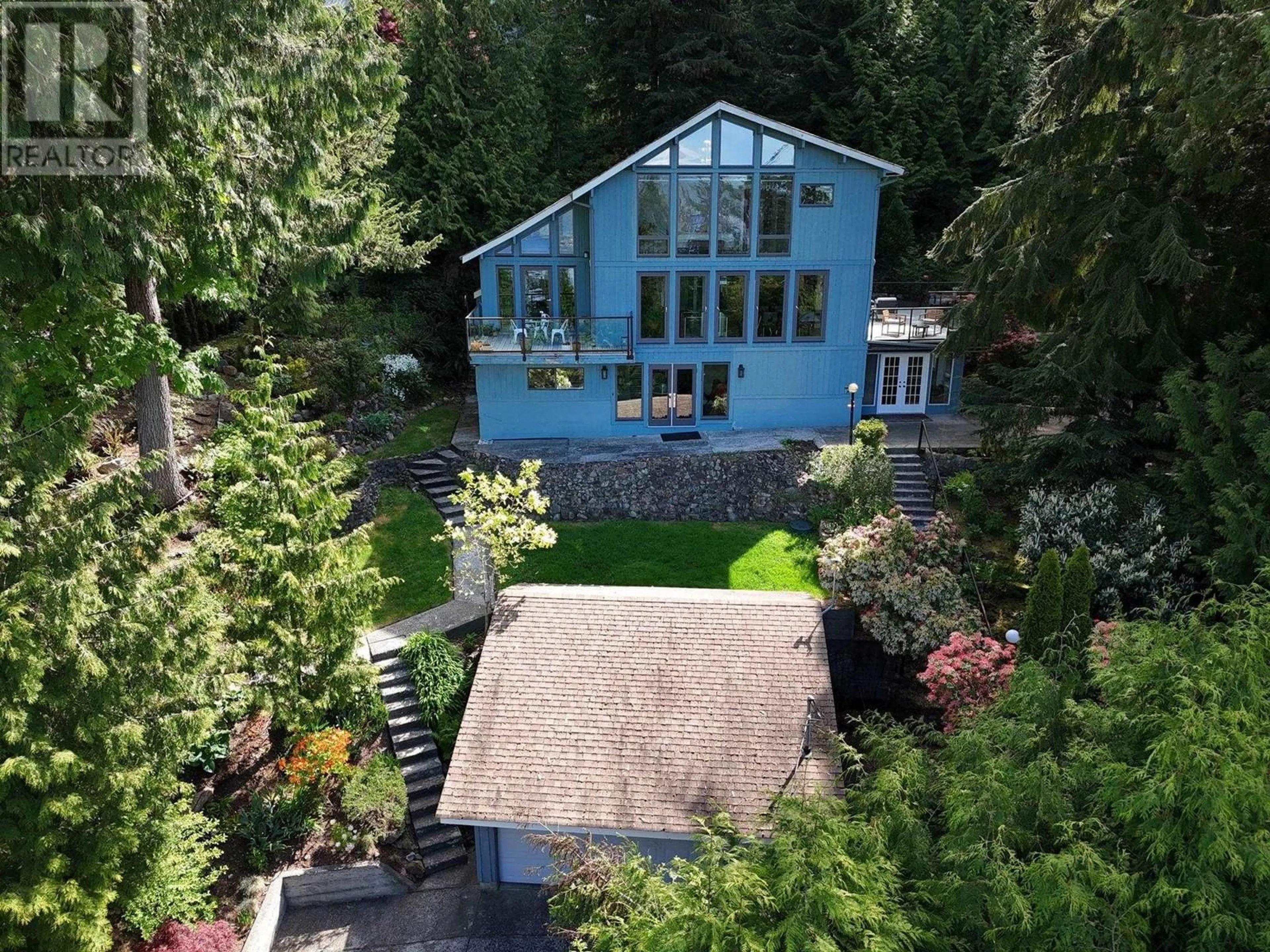 A pic from outside/outdoor area/front of a property/back of a property/a pic from drone, unknown for 445 MOUNTAIN DRIVE, Lions Bay British Columbia V0N2E0