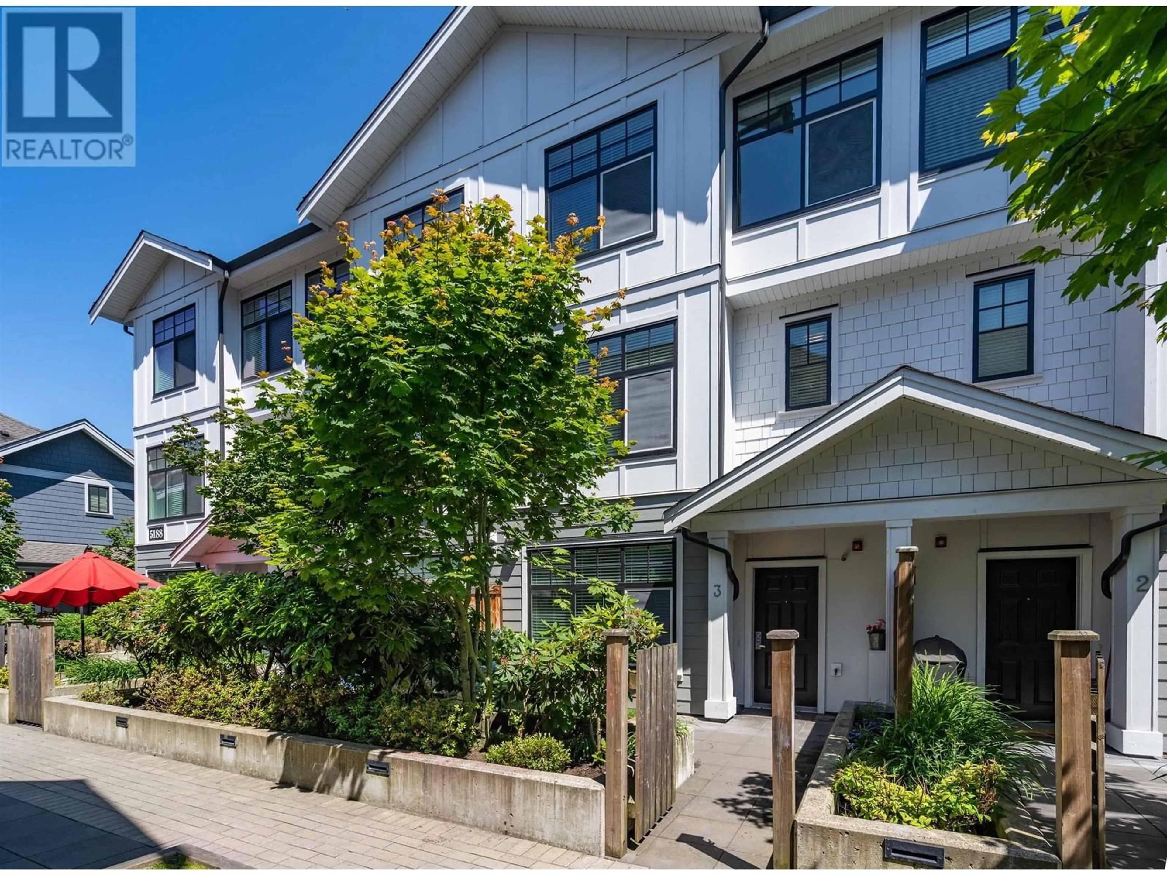 A pic from outside/outdoor area/front of a property/back of a property/a pic from drone, street for 3 - 5188 SAVILE ROW, Burnaby British Columbia V5E0C3