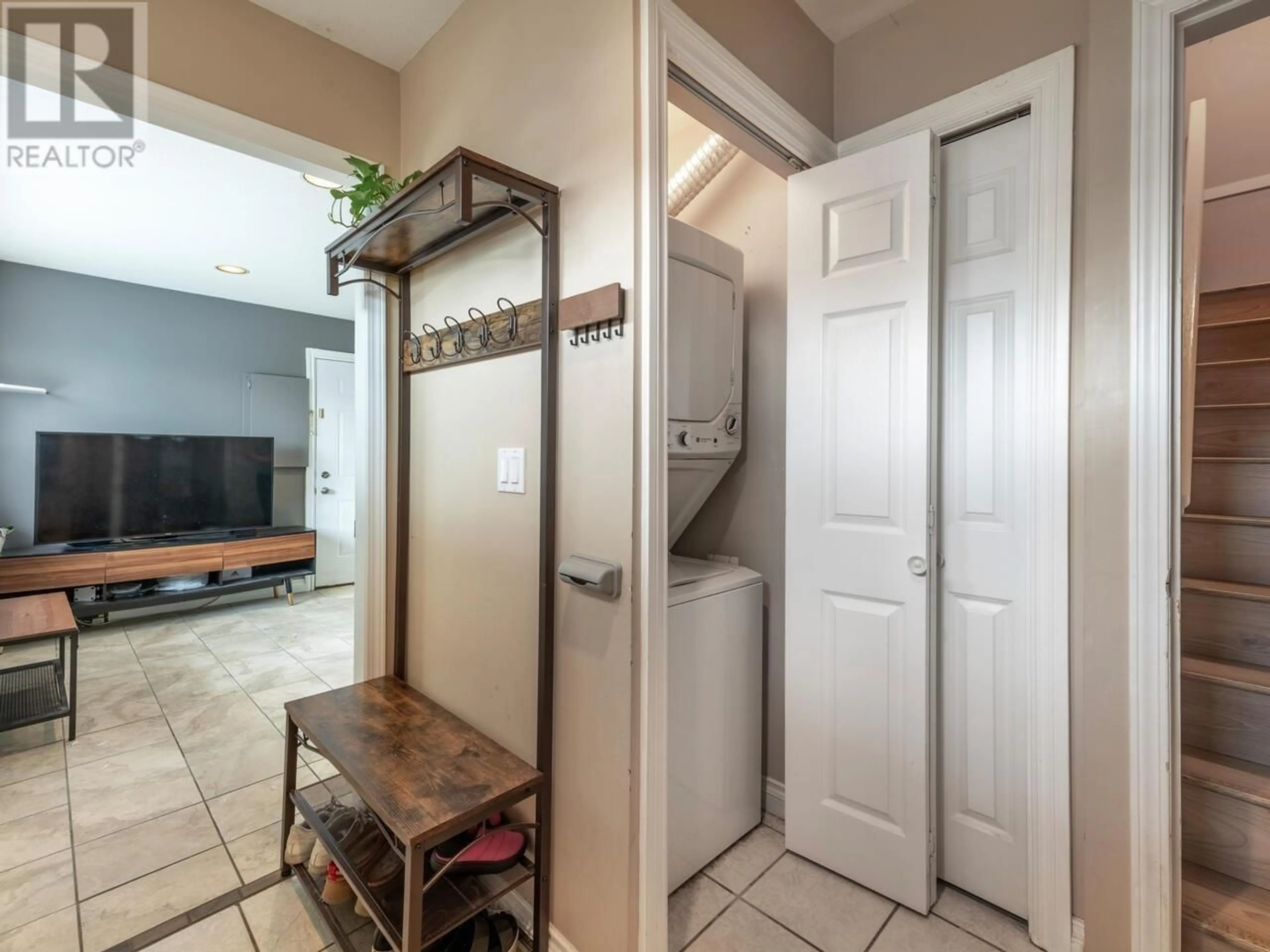 Indoor entryway for 5983 HARDWICK STREET, Burnaby British Columbia V5G1R5