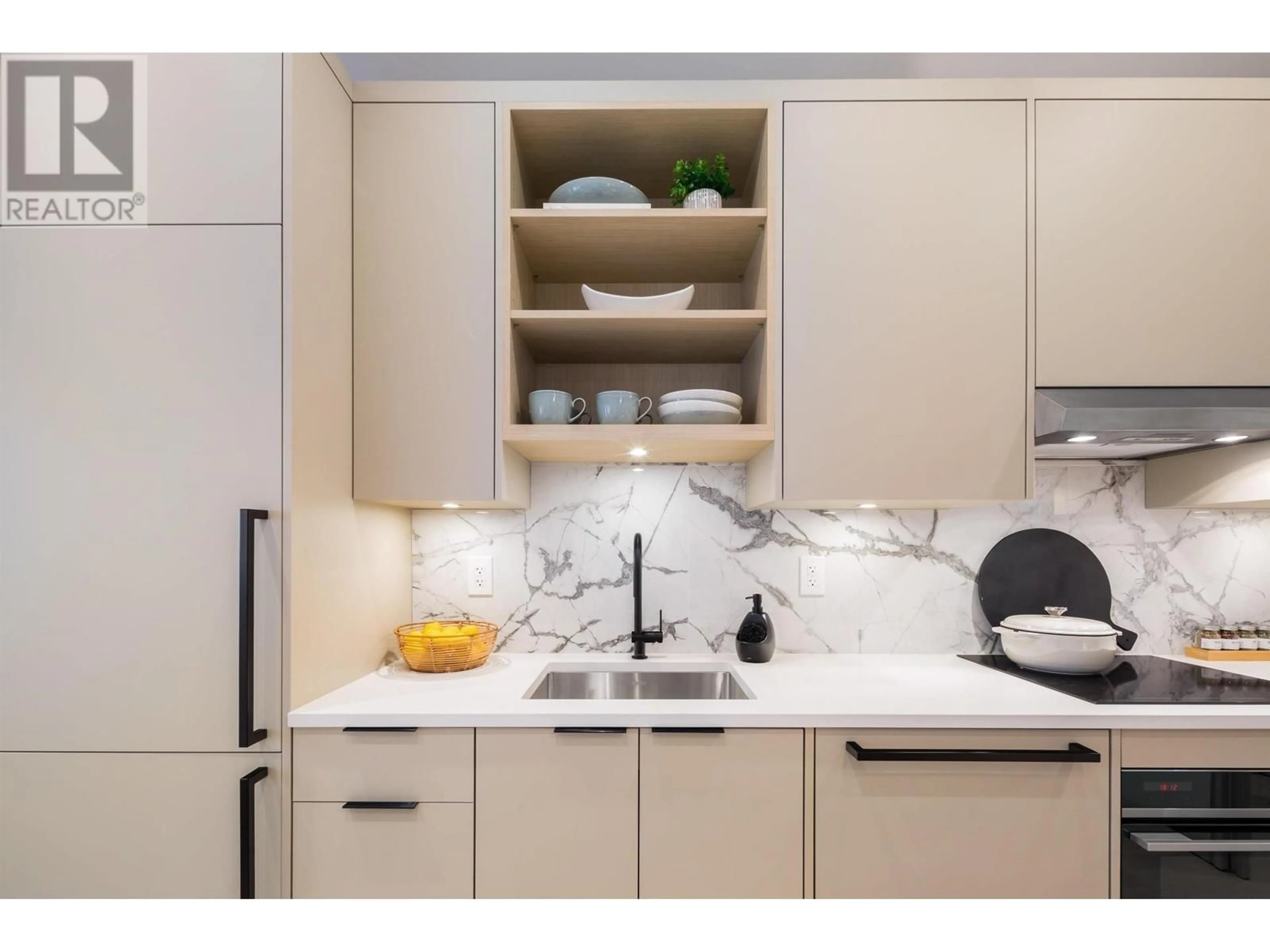 Standard kitchen, ceramic/tile floor for 103 - 402 3RD STREET, North Vancouver British Columbia V7L1G2