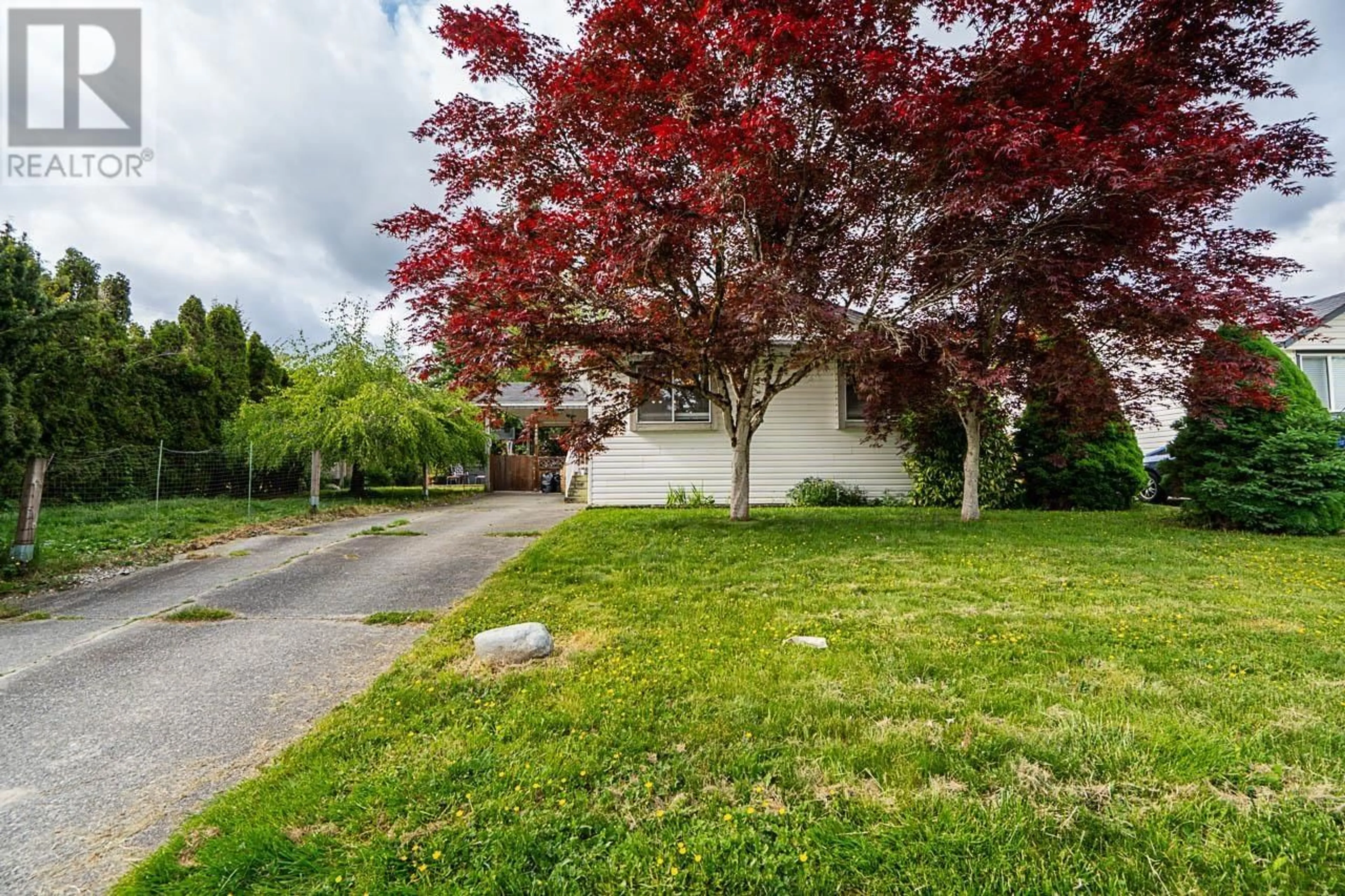 A pic from outside/outdoor area/front of a property/back of a property/a pic from drone, street for 24805 118A AVENUE, Maple Ridge British Columbia V4R1Z3