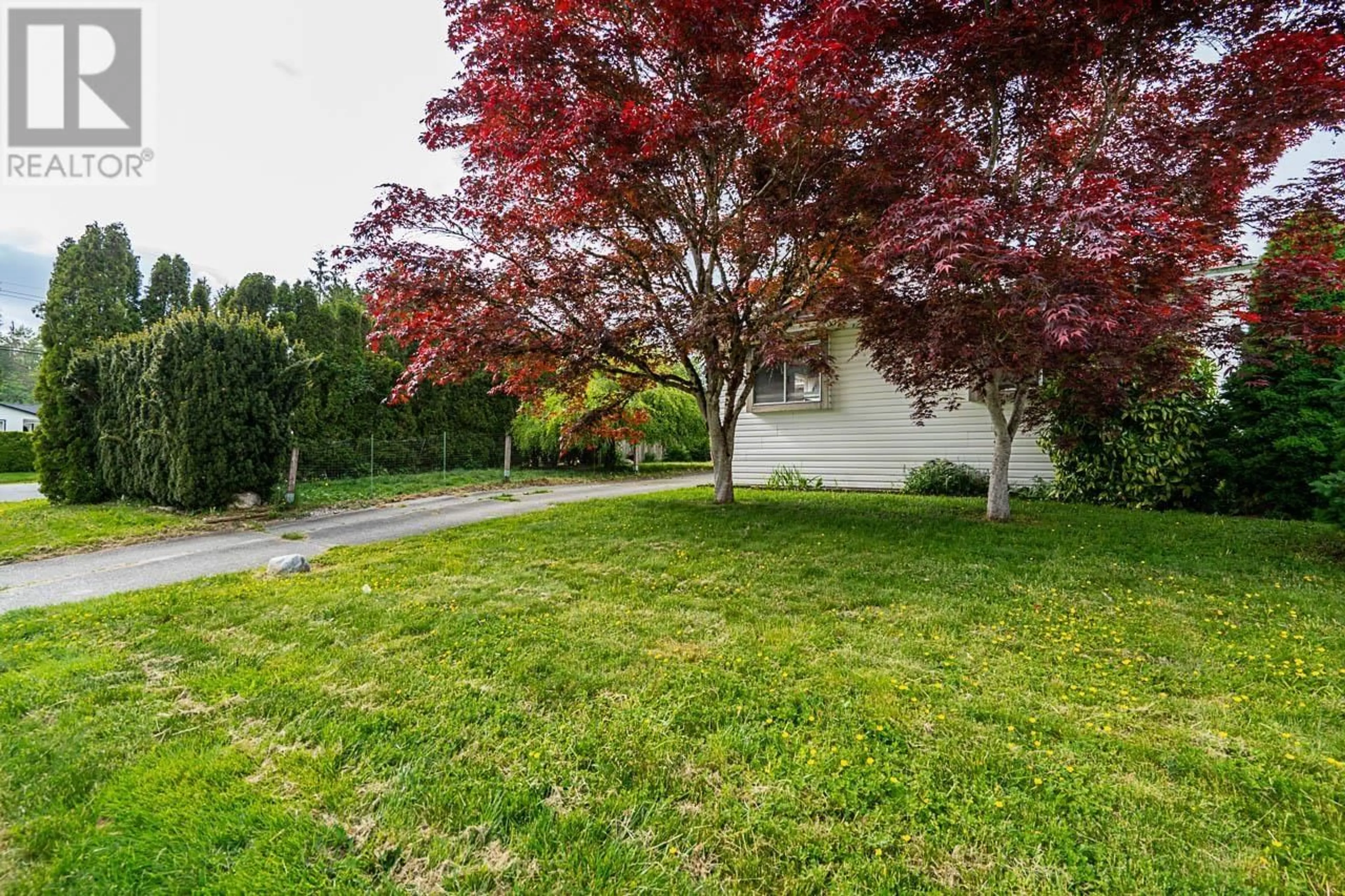 A pic from outside/outdoor area/front of a property/back of a property/a pic from drone, street for 24805 118A AVENUE, Maple Ridge British Columbia V4R1Z3