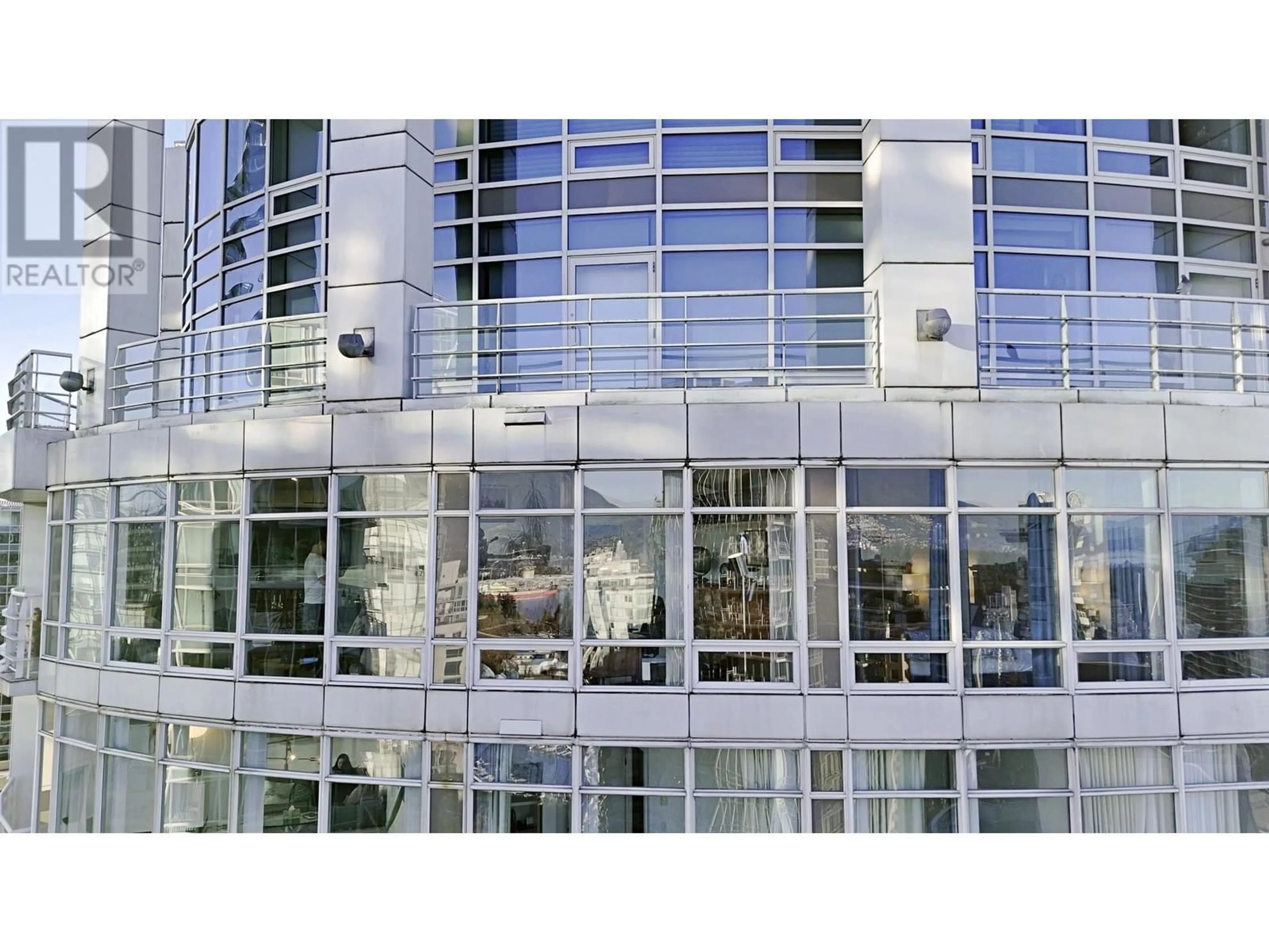 Indoor foyer for 2901 - 1200 ALBERNI STREET, Vancouver British Columbia V6E1A6