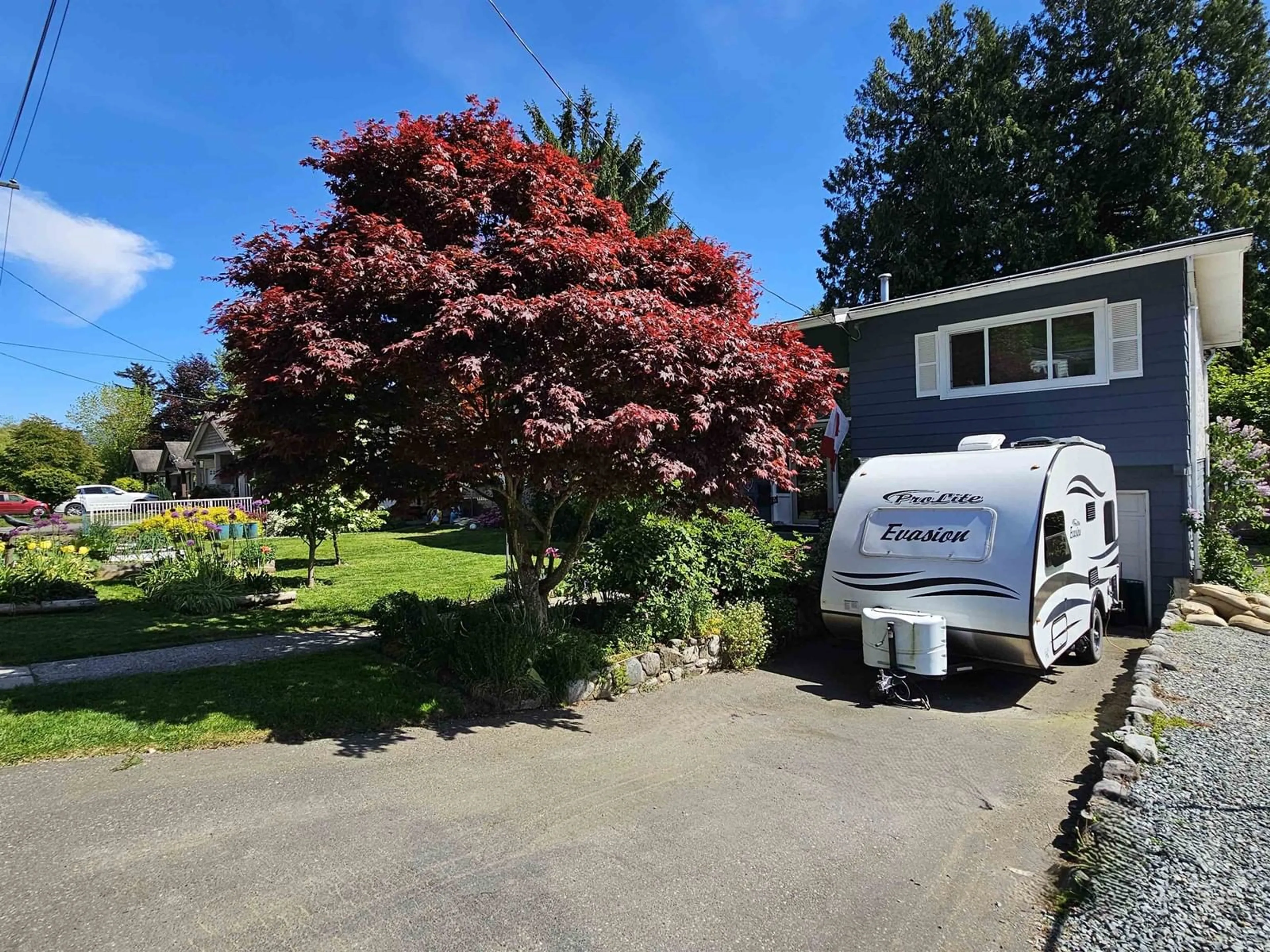 A pic from outside/outdoor area/front of a property/back of a property/a pic from drone, street for 33468 3RD, Mission British Columbia V2V1P4