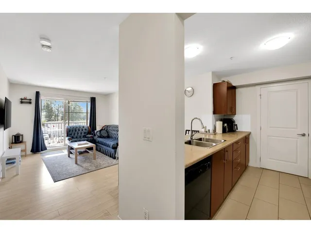 307 - 45555 YALE ROAD, Chilliwack 2