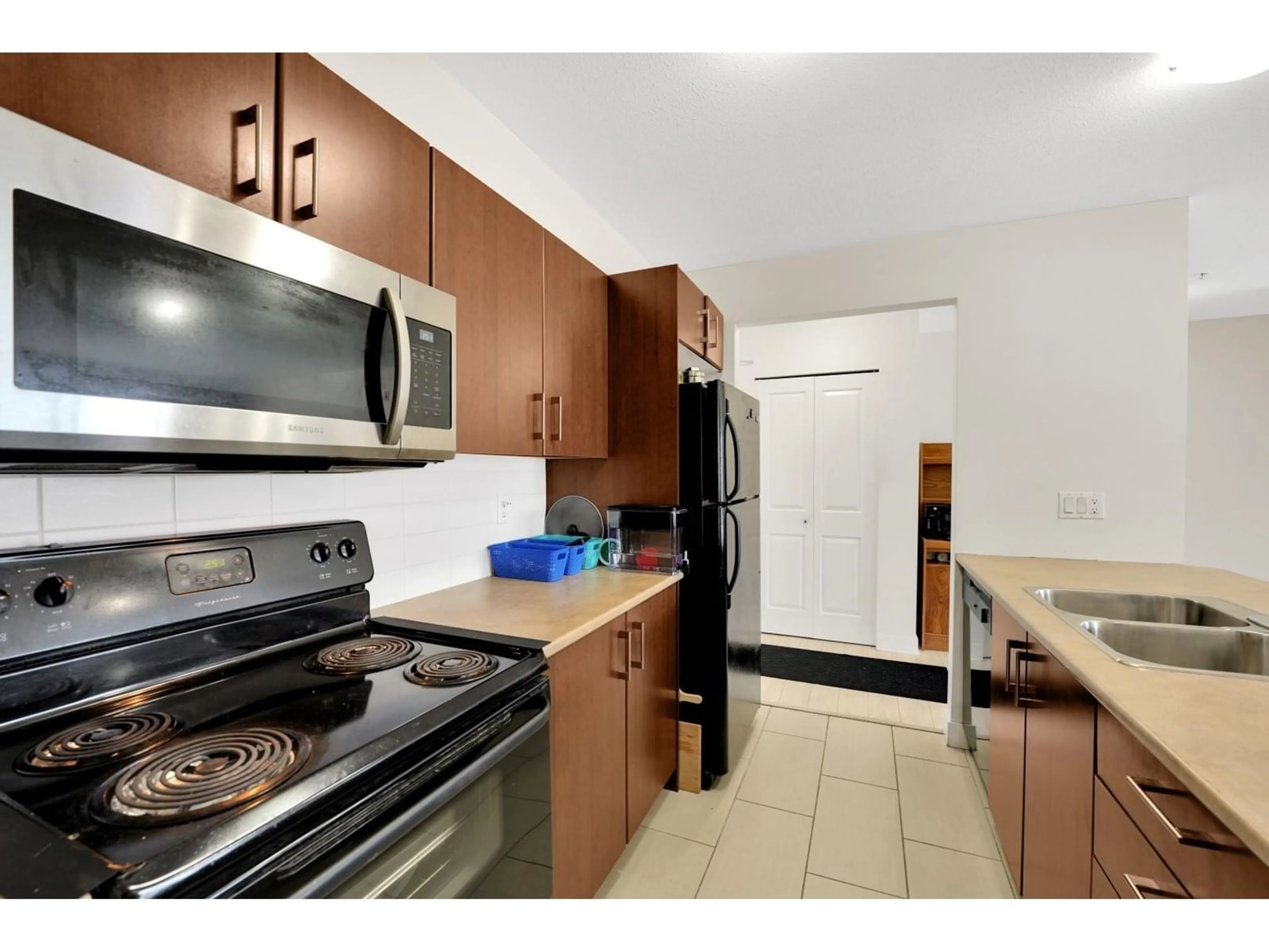 Standard kitchen, unknown for 307 - 45555 YALE ROAD, Chilliwack British Columbia V2P0A9