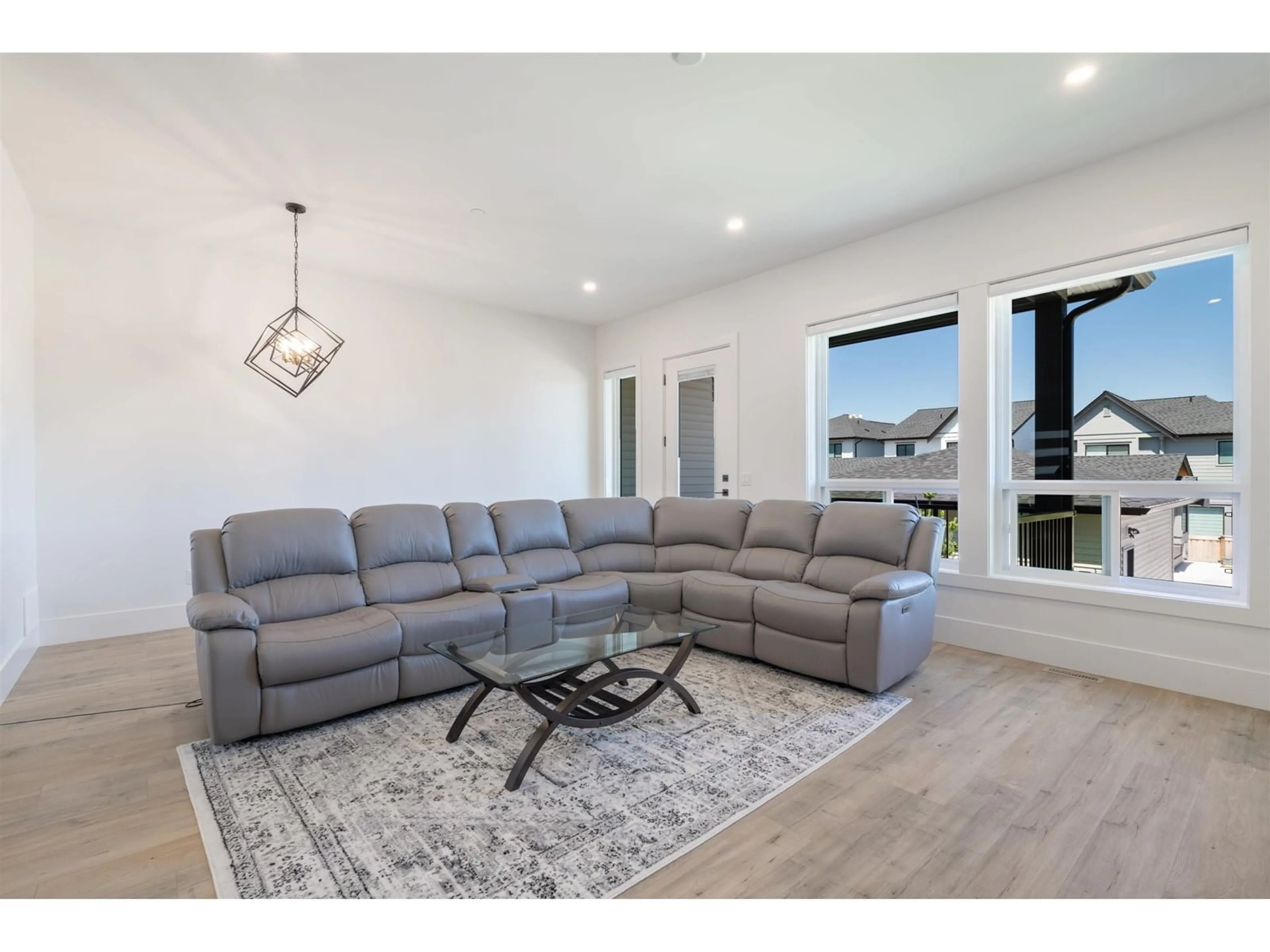 Living room with furniture, unknown for 19681 76, Langley British Columbia V2Y3V2
