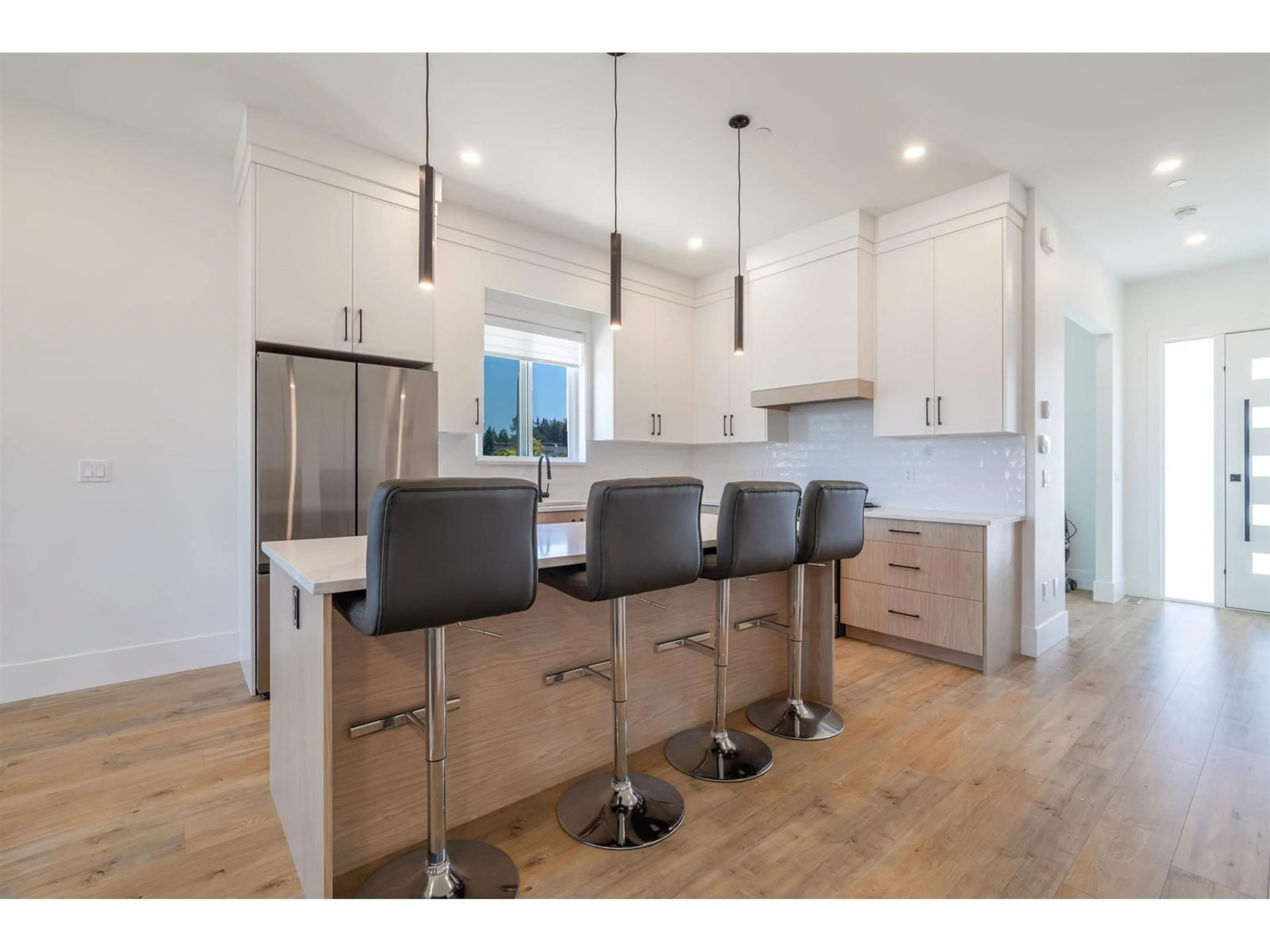 Open concept kitchen, wood/laminate floor for 19681 76, Langley British Columbia V2Y3V2